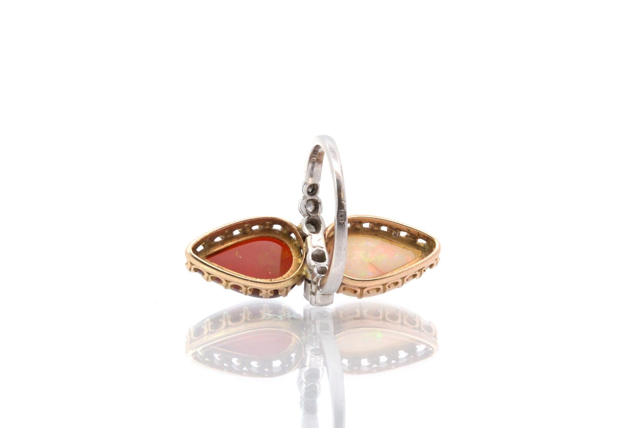Antiker Ring mit 2 Opalen und Diamanten im Altschliff im Zustand „Gut“ im Angebot in PARIS, FR