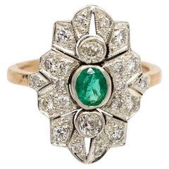 Anillo antiguo con diamantes y esmeralda, Austria-Hungría, principios del siglo XX.