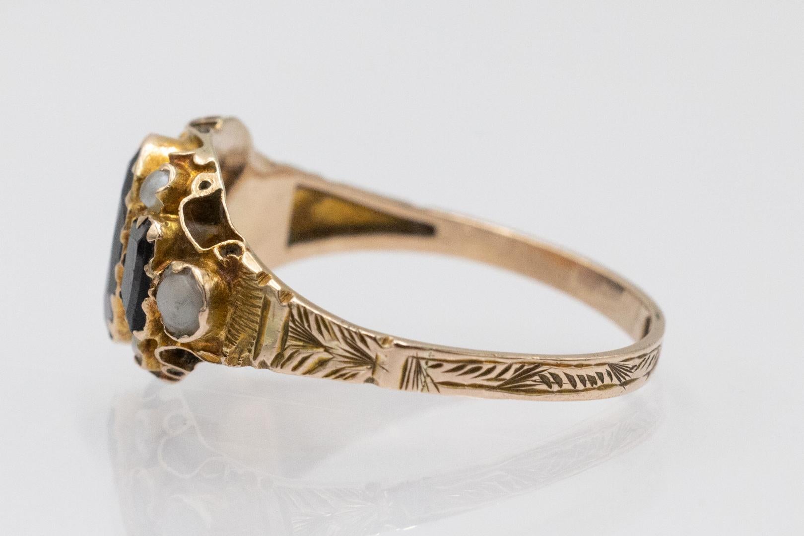 Bague ancienne avec grenats et perles naturelles, Grande-Bretagne, 1909. Pour femmes en vente