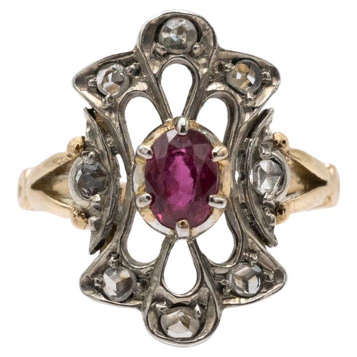 Anello antico con rubino ovale e diamanti. in vendita