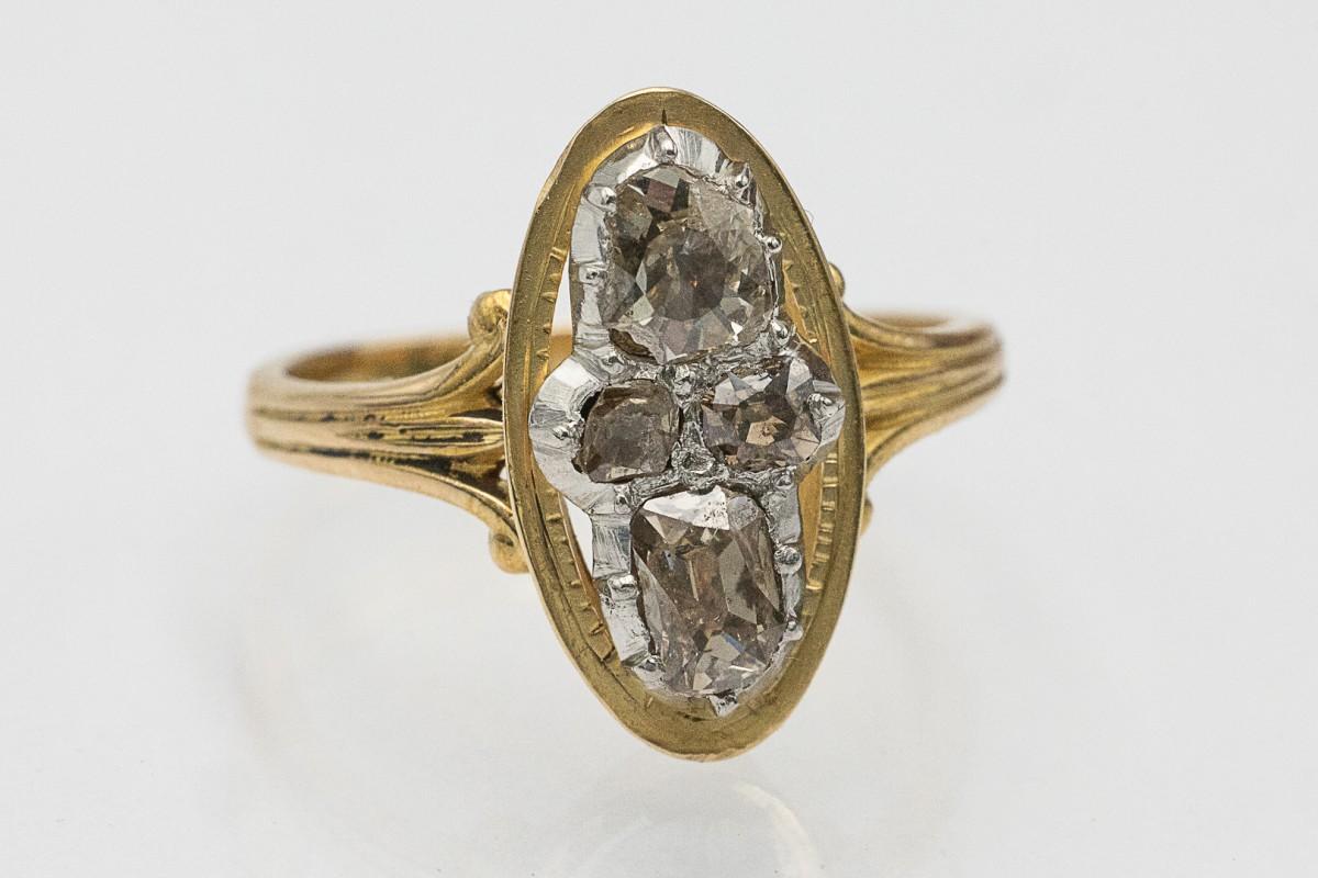 Art nouveau Bague ancienne avec diamants taillés en rose, or jaune 18 carats, France, vers 1920. en vente
