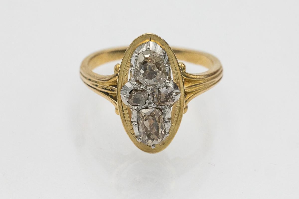 Bague ancienne avec diamants taillés en rose, or jaune 18 carats, France, vers 1920. en vente 1