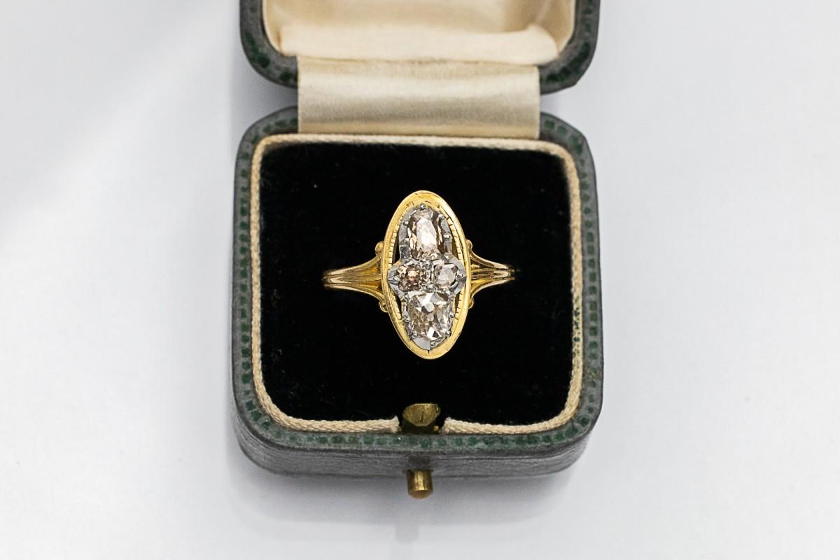 Bague ancienne avec diamants taillés en rose, or jaune 18 carats, France, vers 1920. en vente 2