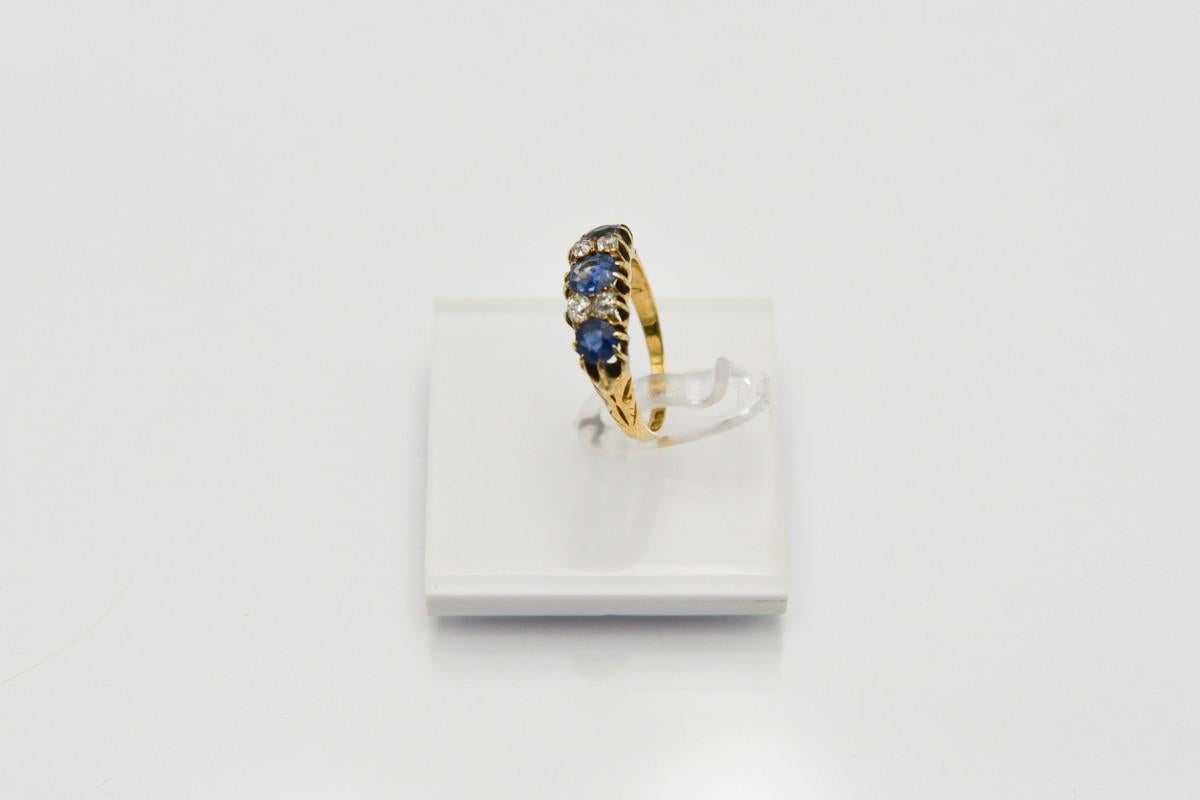 Antique ring with sapphires and diamonds, Great Britain, mid-19th century. For Sale 1