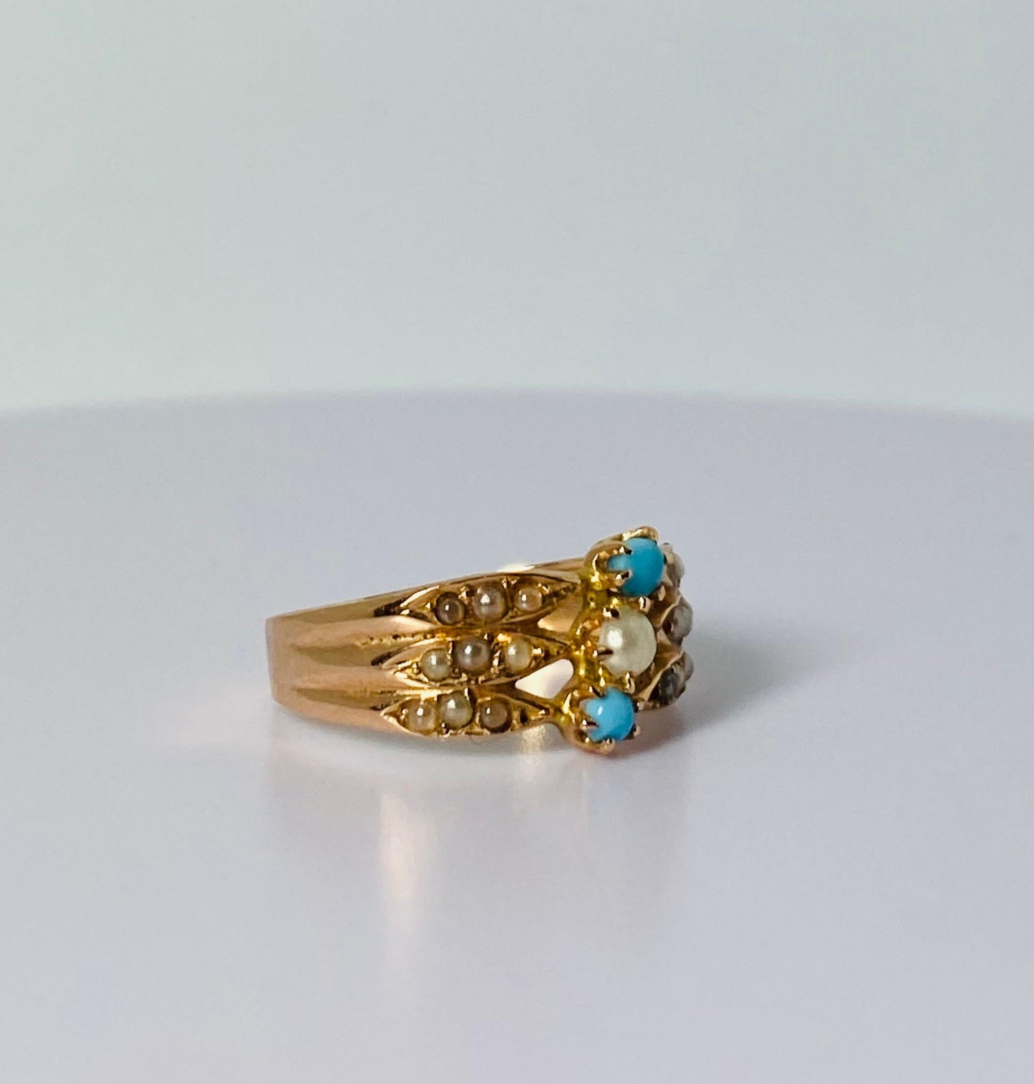Ball Cut Antique ring with turquoise & seed pearls from 1890, 18 carat gold For Sale