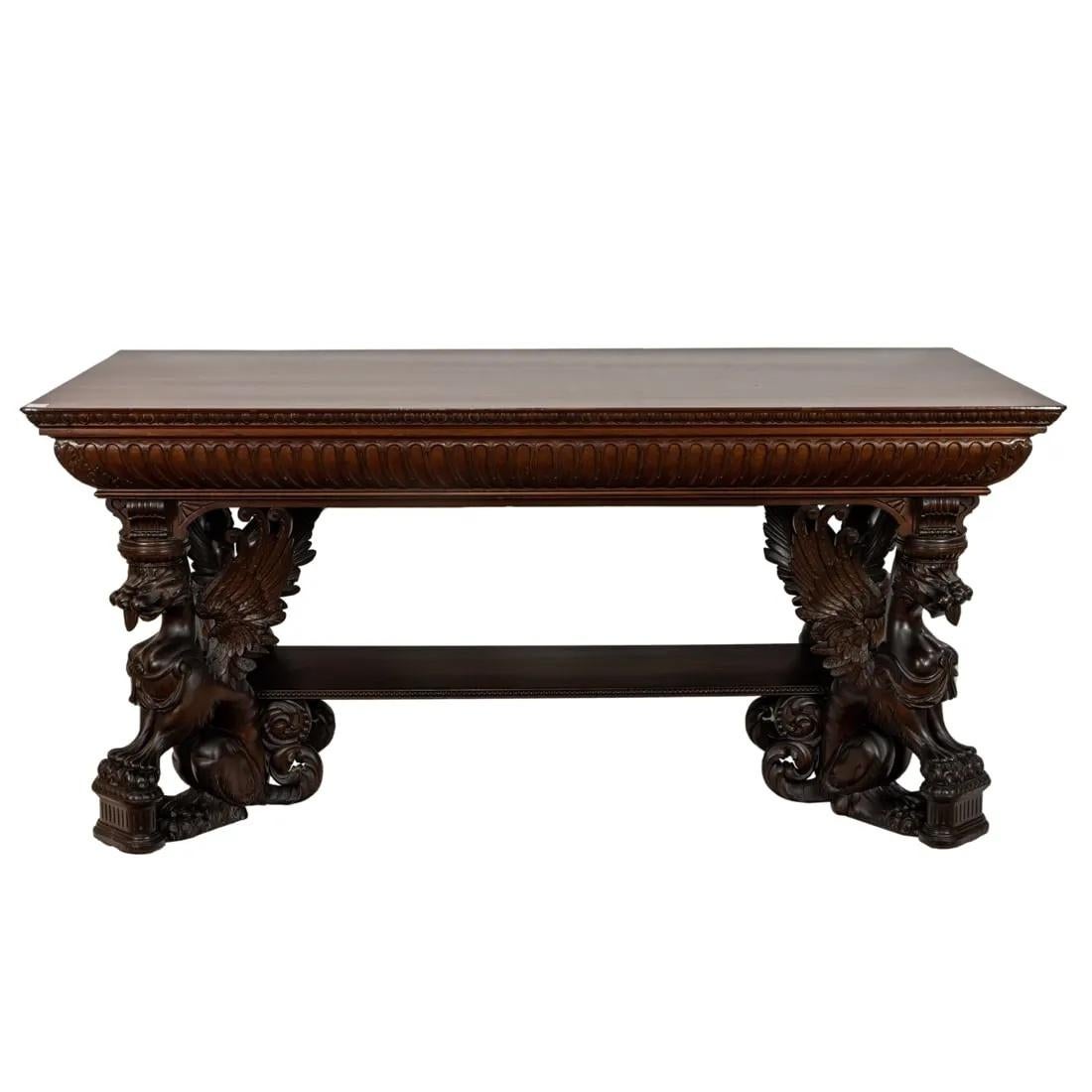 Circa 1890 R.J. Horner & Co, New York Table de bibliothèque en acajou sculpté avec supports de griffons ailés. Le plateau rectangulaire surmonte la base bien sculptée avec des supports de griffons ailés joints par le niveau inférieur.

Age : 1850 -