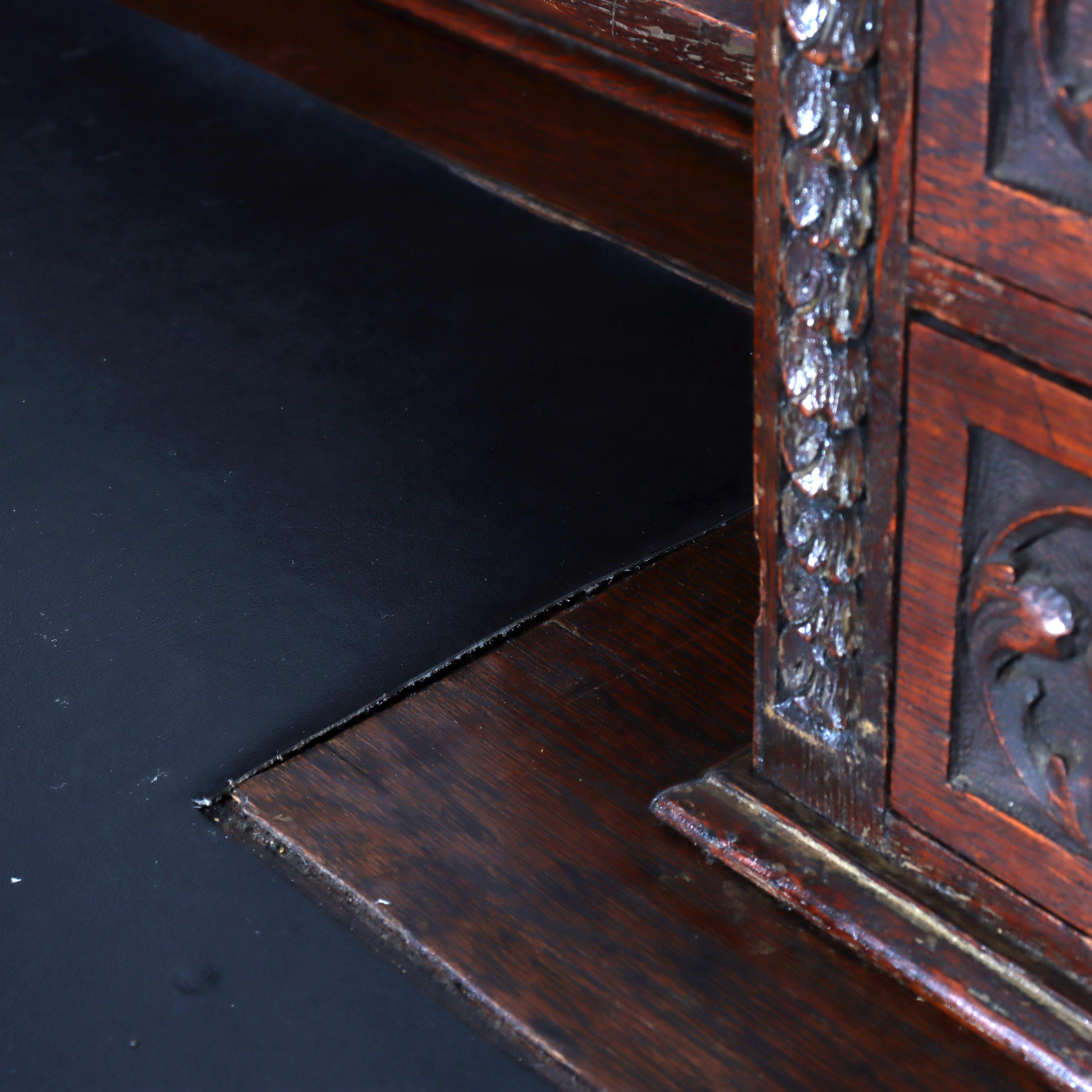 Ancien bureau à genoux en Oak Oak sculpté de RJ Horner avec poignées figuratives sculptées c1910 en vente 6