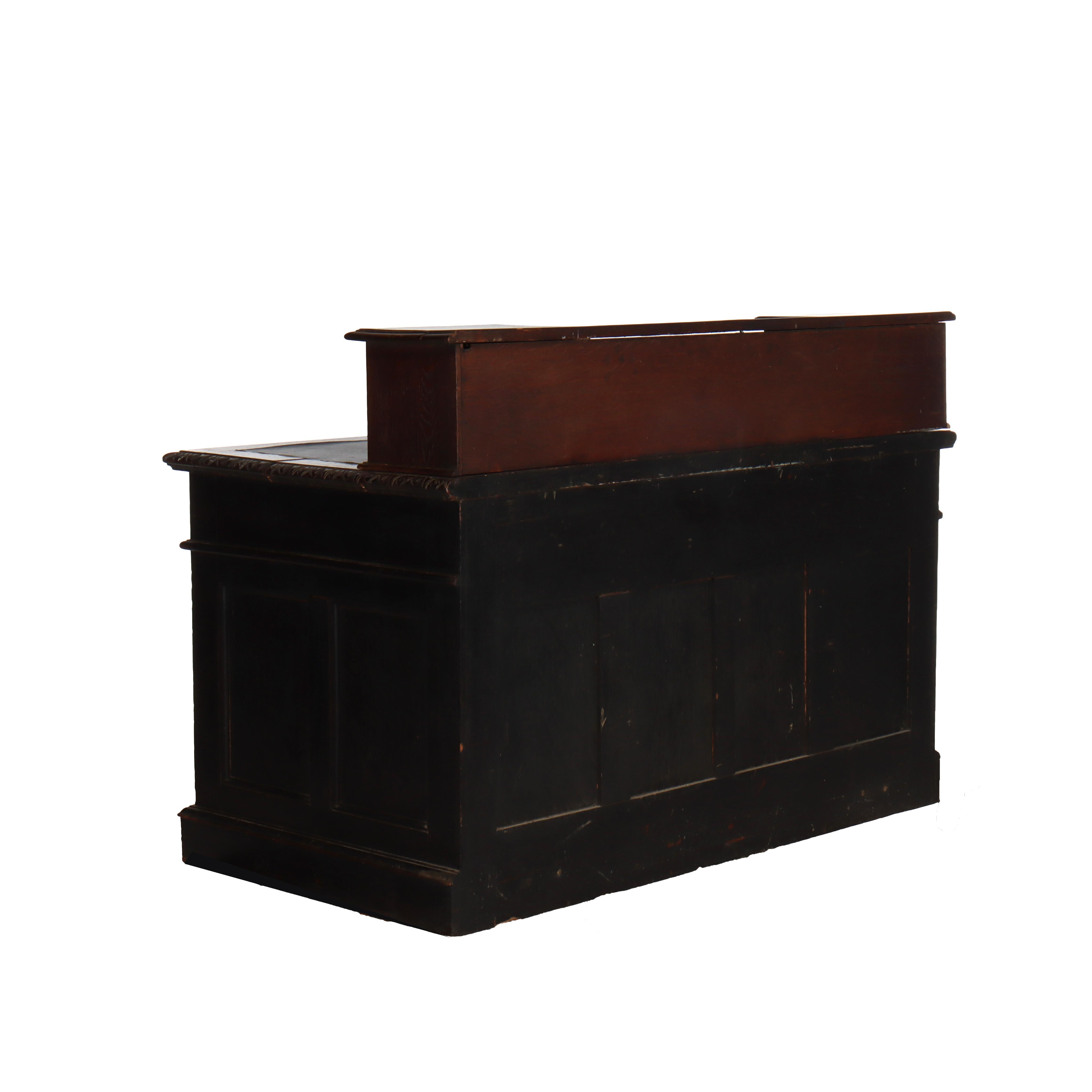 Ancien bureau à genoux en Oak Oak sculpté de RJ Horner avec poignées figuratives sculptées c1910 en vente 7