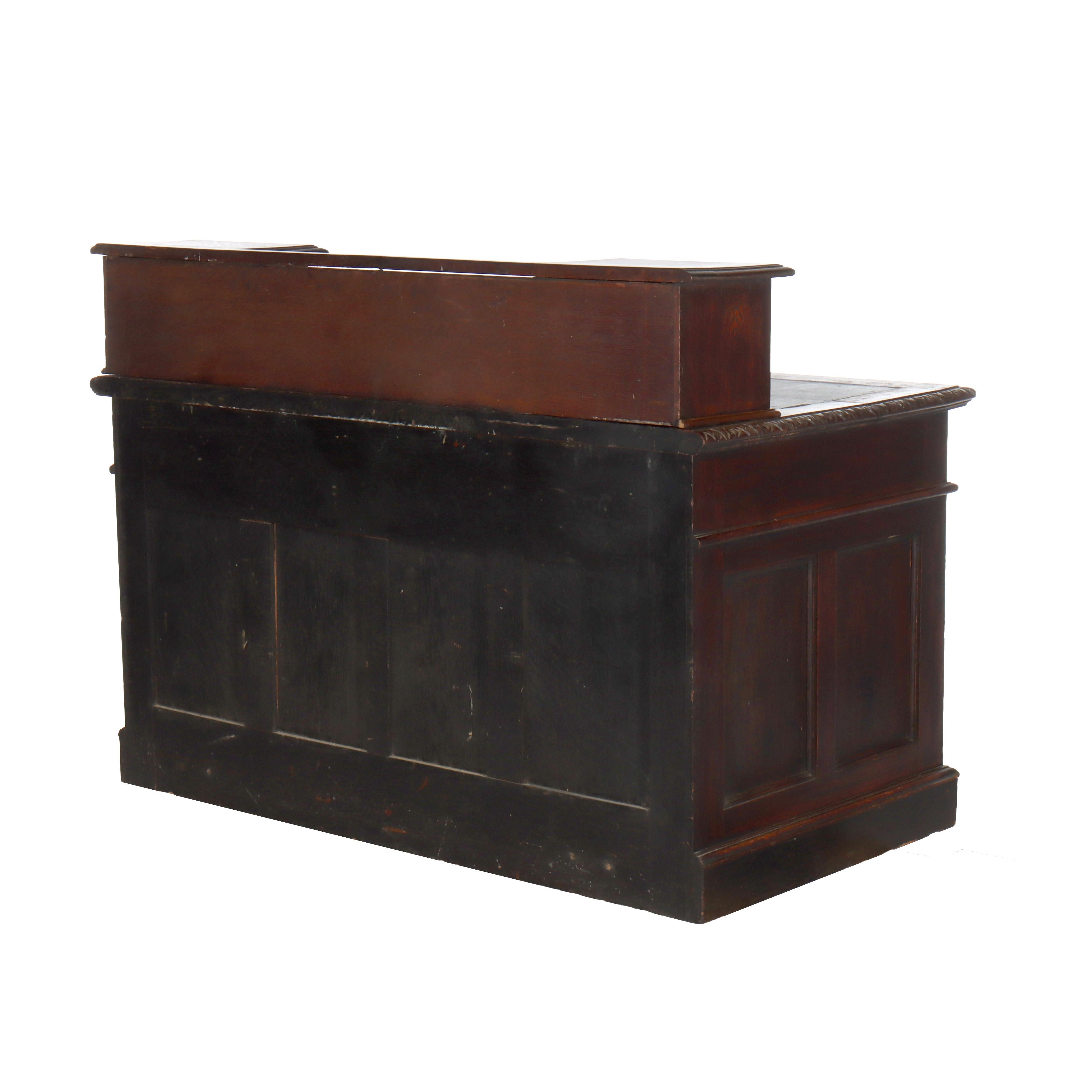 Ancien bureau à genoux en Oak Oak sculpté de RJ Horner avec poignées figuratives sculptées c1910 en vente 9