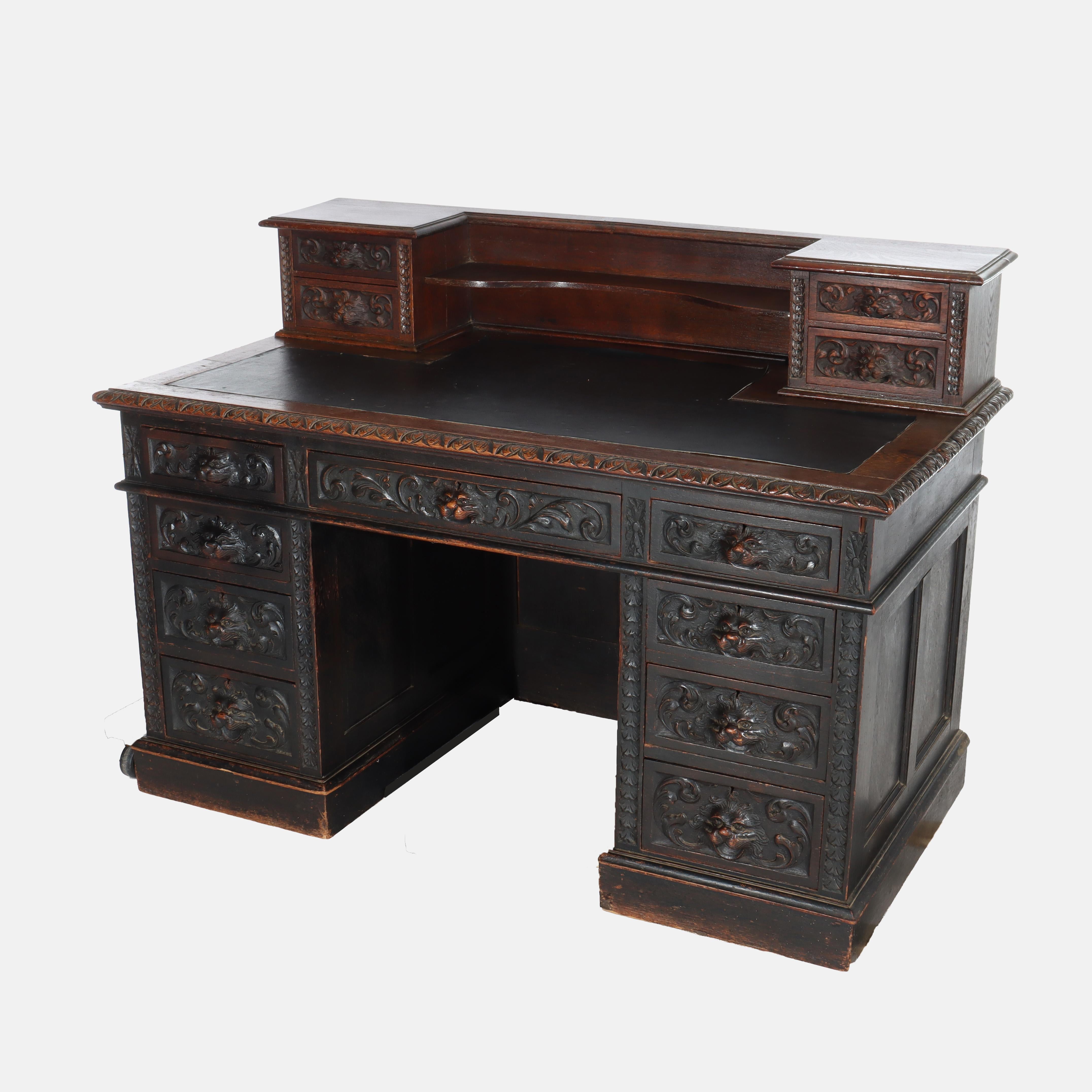 Ancien bureau à genoux en Oak Oak sculpté de RJ Horner avec poignées figuratives sculptées c1910 Bon état - En vente à Big Flats, NY