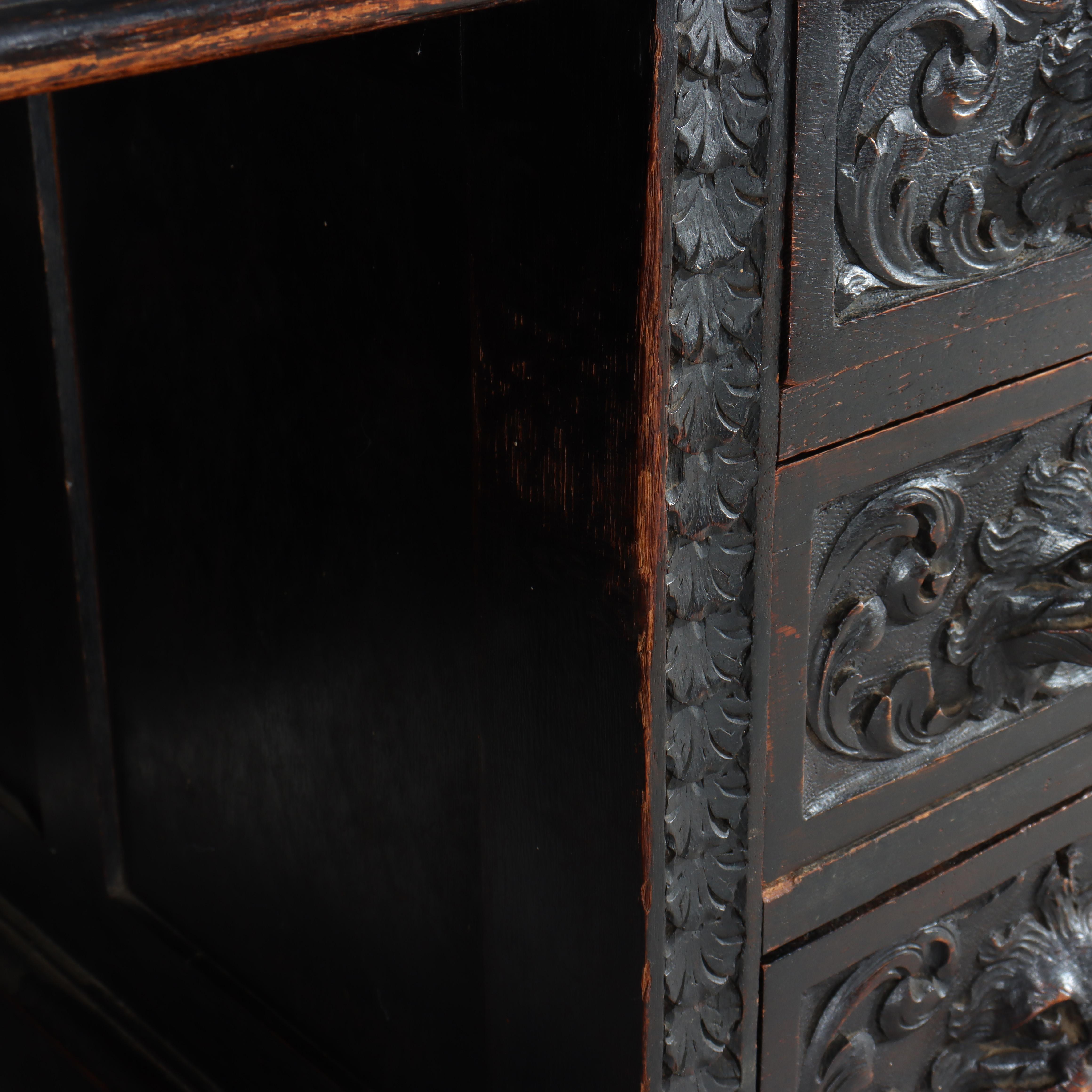 Ancien bureau à genoux en Oak Oak sculpté de RJ Horner avec poignées figuratives sculptées c1910 en vente 1