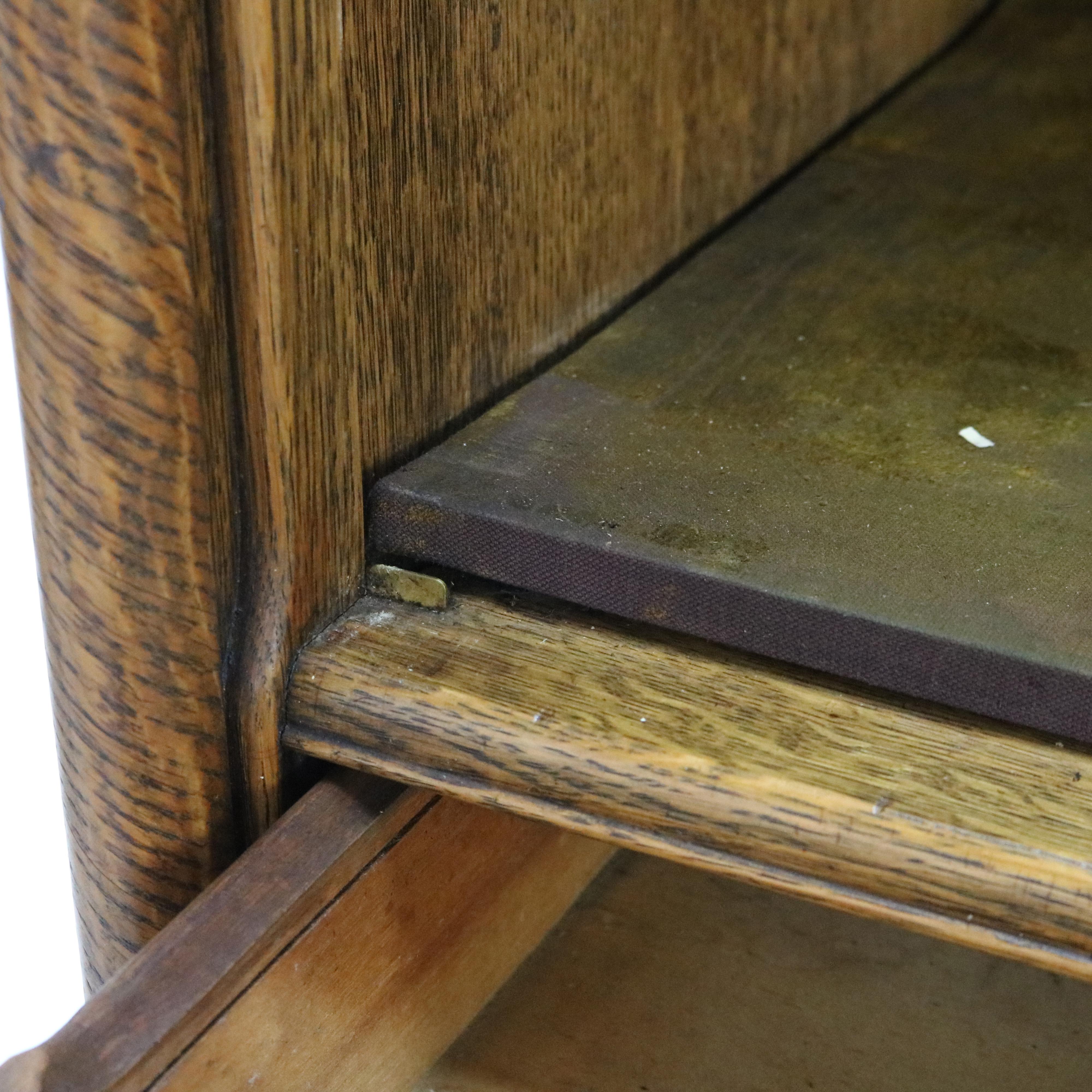 Antiker RJ Horner geschnitzter Vitrinenschrank aus geschnitzter viertelgesägter Eiche und Glaskristall, um 1920 im Angebot 12