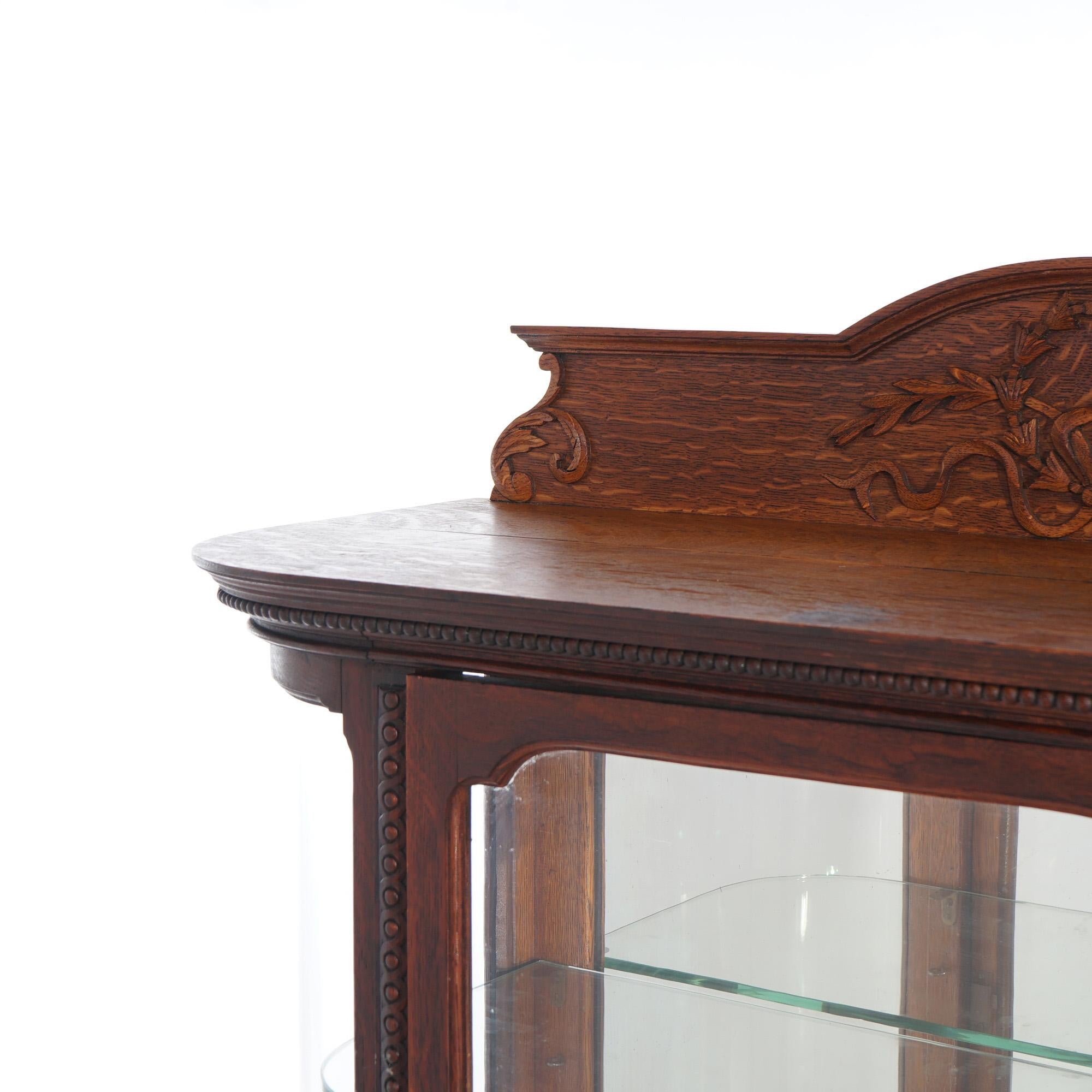 Quercia Antico RJ Horner Diminutive Oak Vitrine con elementi a nastro e fogliame C1910 in vendita