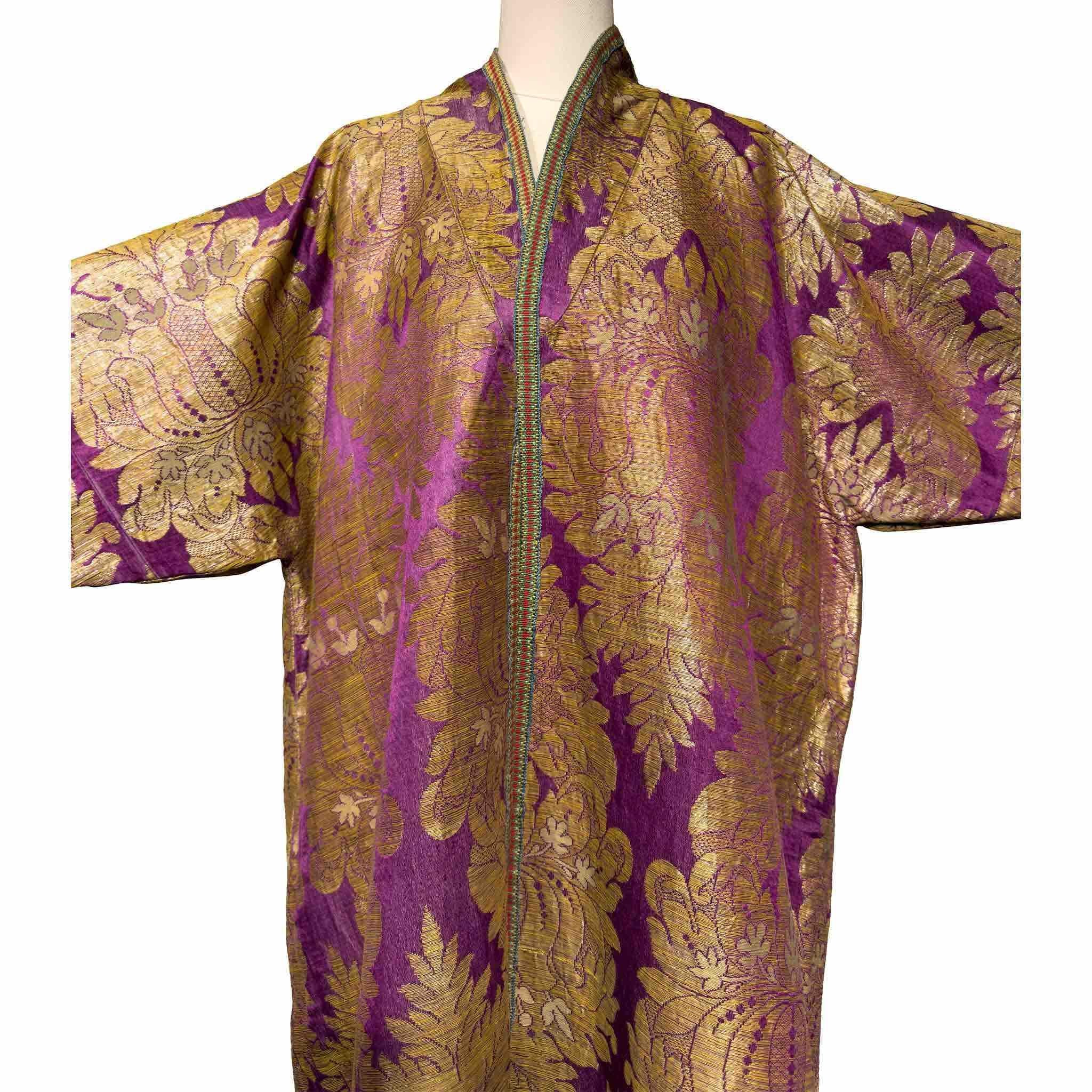 Chapan in broccato di seta uzbeko della metà del XIX secolo in vendita 1