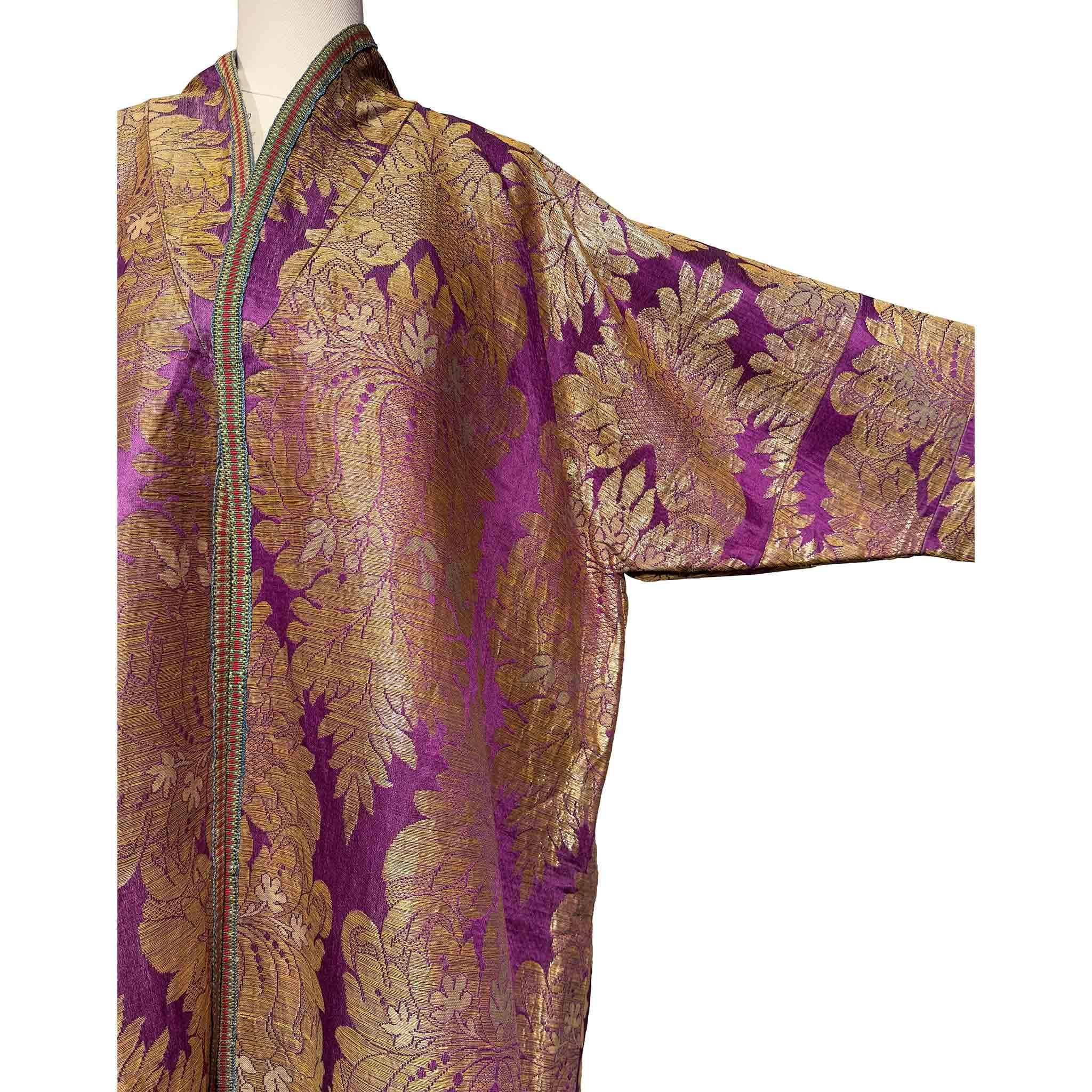 Chapan in broccato di seta uzbeko della metà del XIX secolo in vendita 2