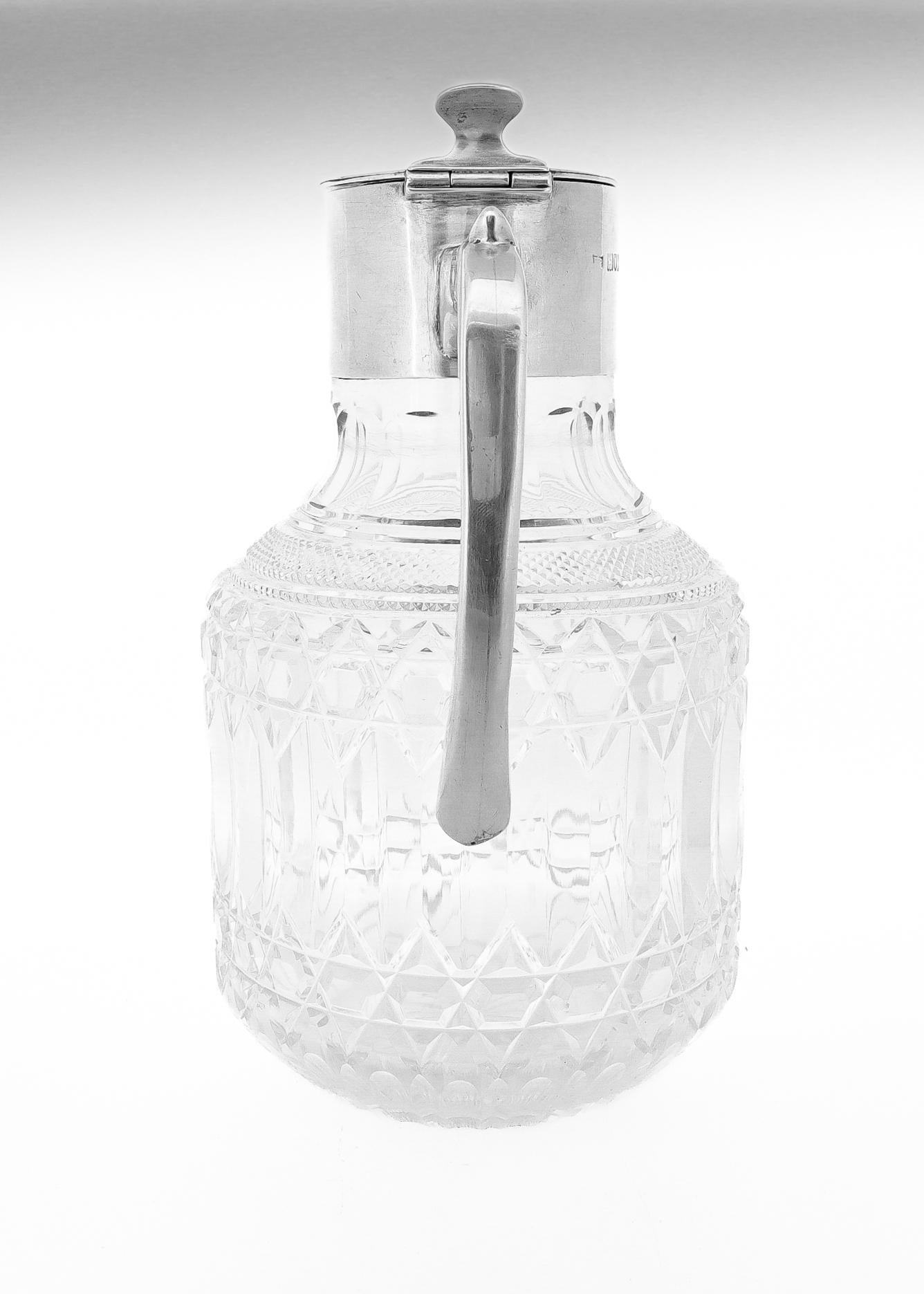 Antigua jarra Robert Pringle de cristal tallado eduardiano y plata de ley para vino clarete en Bastante bueno estado para la venta en Philadelphia, PA