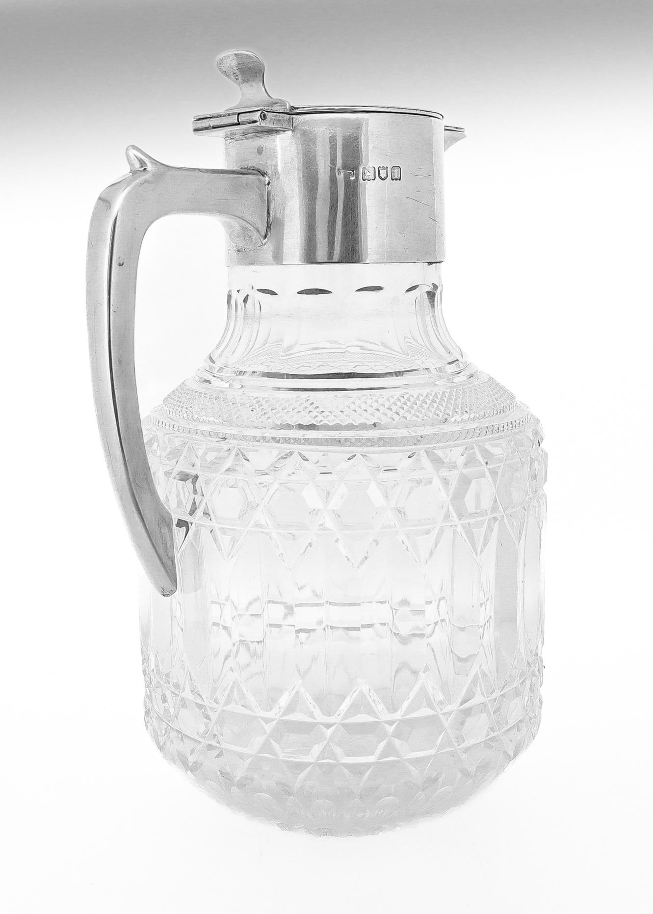 Antigua jarra Robert Pringle de cristal tallado eduardiano y plata de ley para vino clarete siglo XX en venta