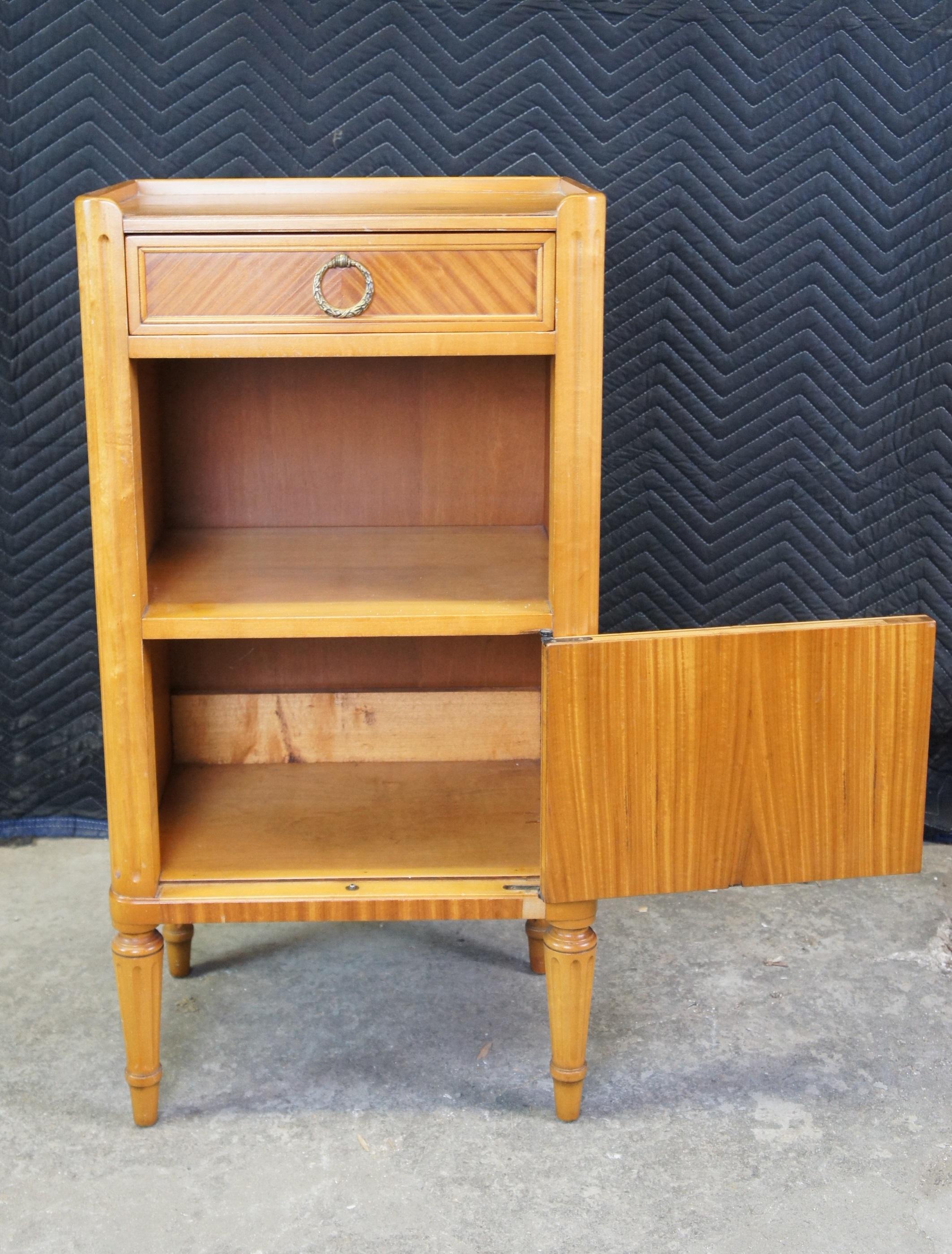 Antique Robert W Irwin Louis French XVI Satinwood Bedside Cabinet Nightstand For Sale 1