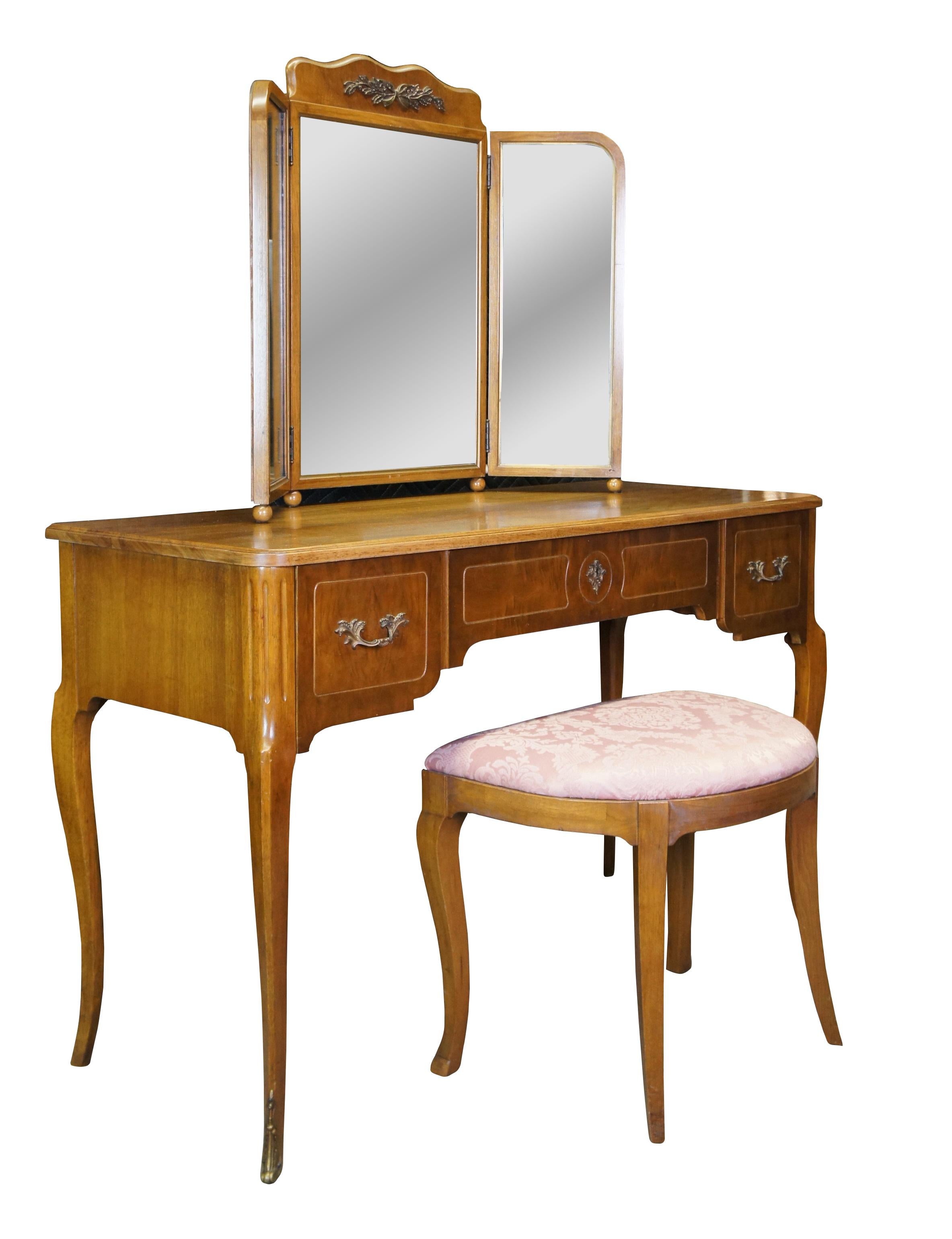 Antique Robert W Irwin Louis XV French Walnut Vanity Dressing Table Desk & Chair In Good Condition In Dayton, OH