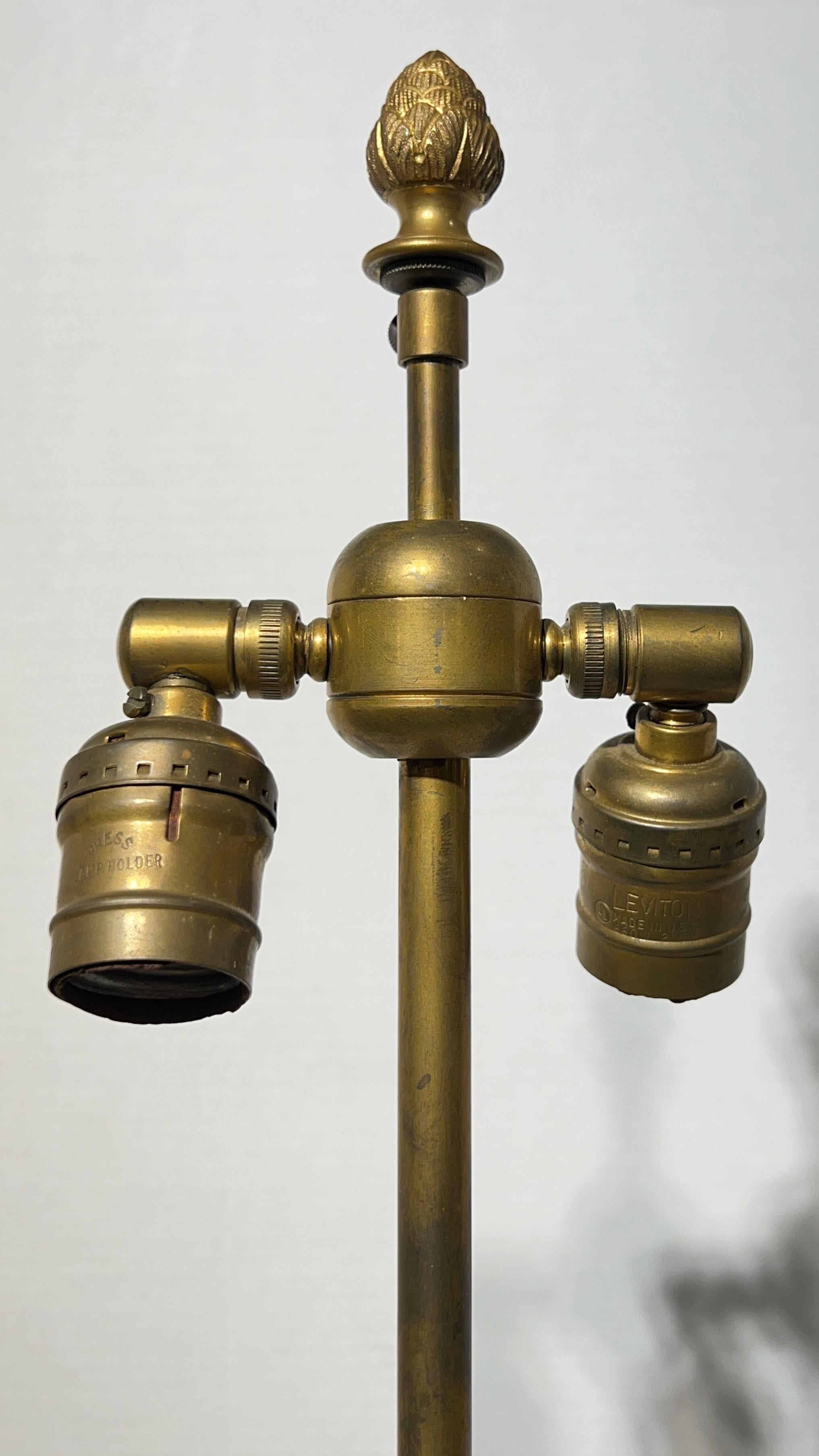 XX secolo Lampada da tavolo antica in cristallo di rocca e bronzo attribuita a Caldwell in vendita