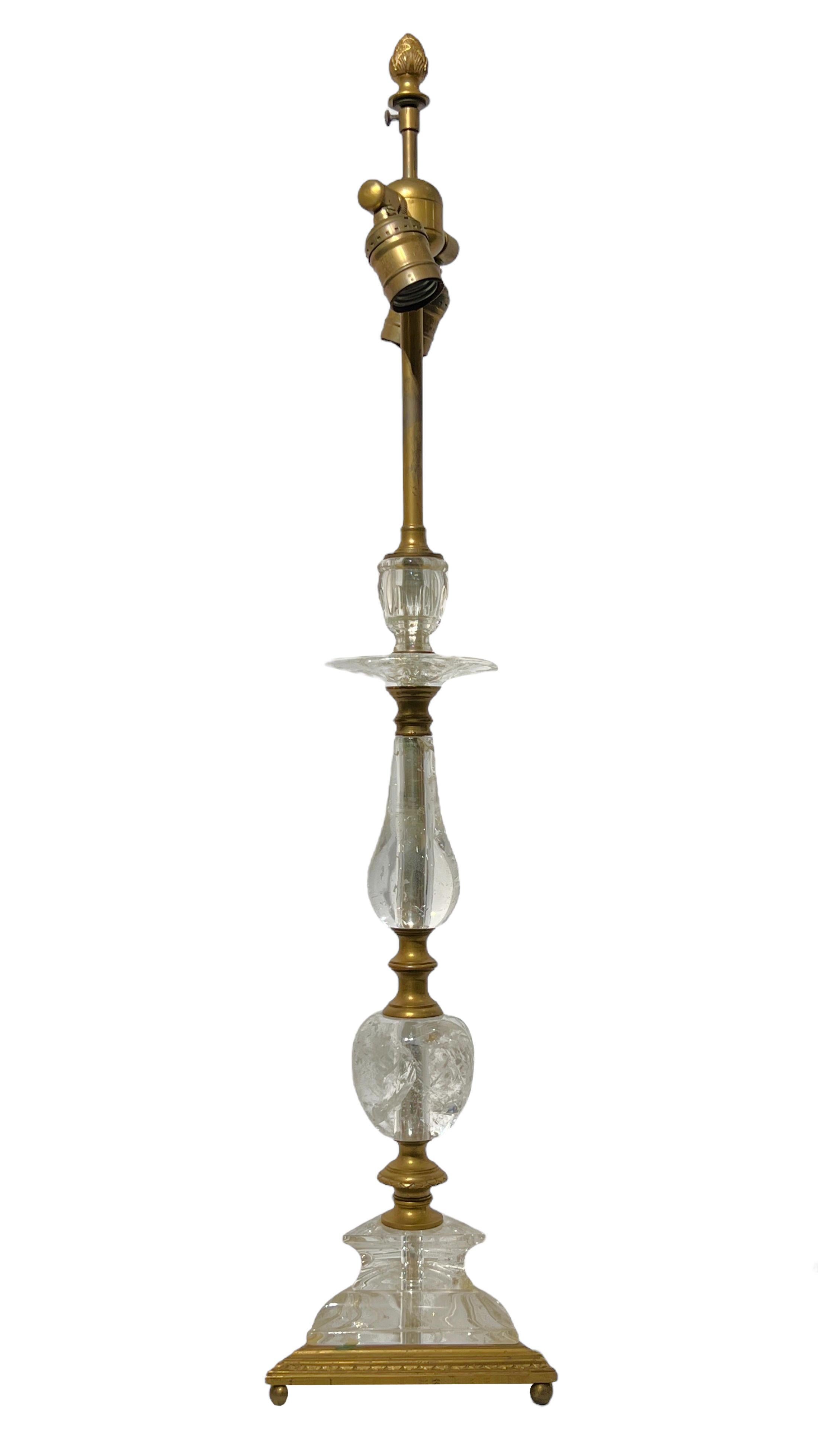 Lampada da tavolo antica in cristallo di rocca e bronzo attribuita a Caldwell in vendita 4