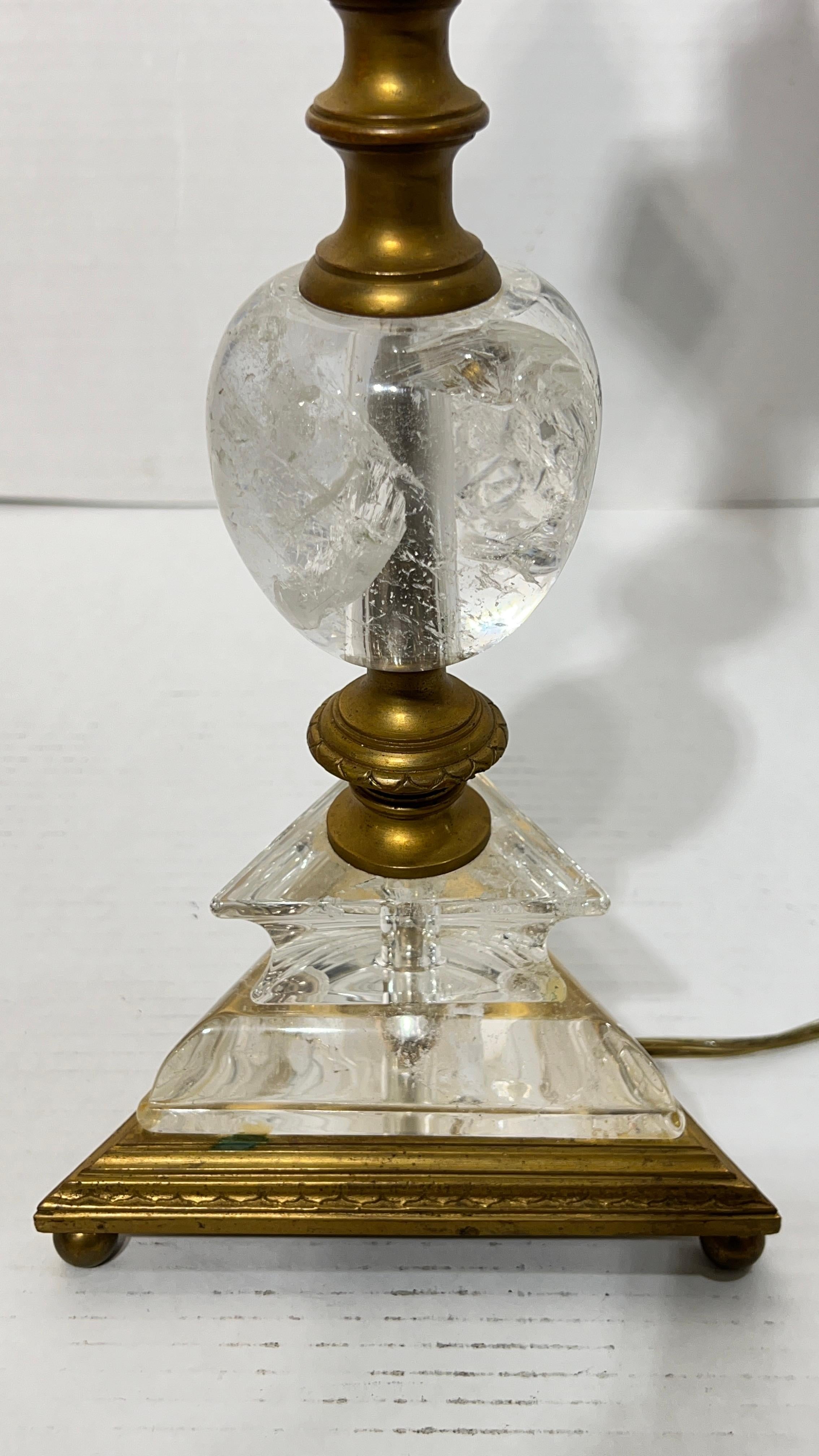 Lampada da tavolo antica in cristallo di rocca e bronzo attribuita a Caldwell in vendita 1