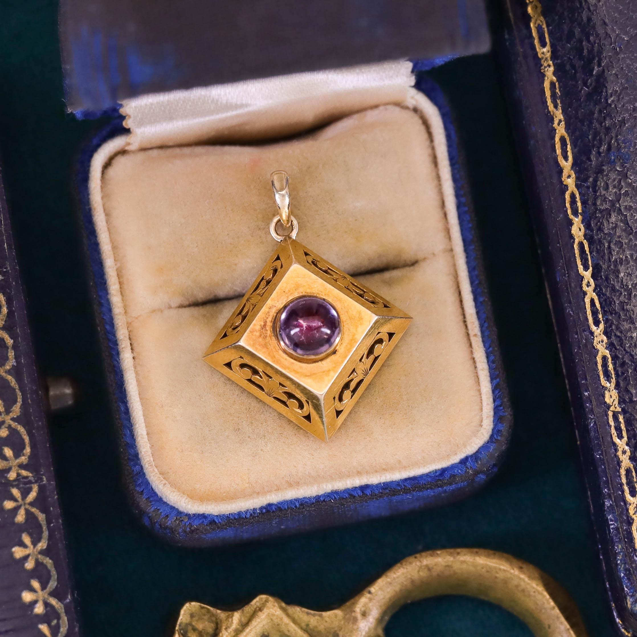 Charme Antiques di cristallo di rocca in oro 14k in vendita 1