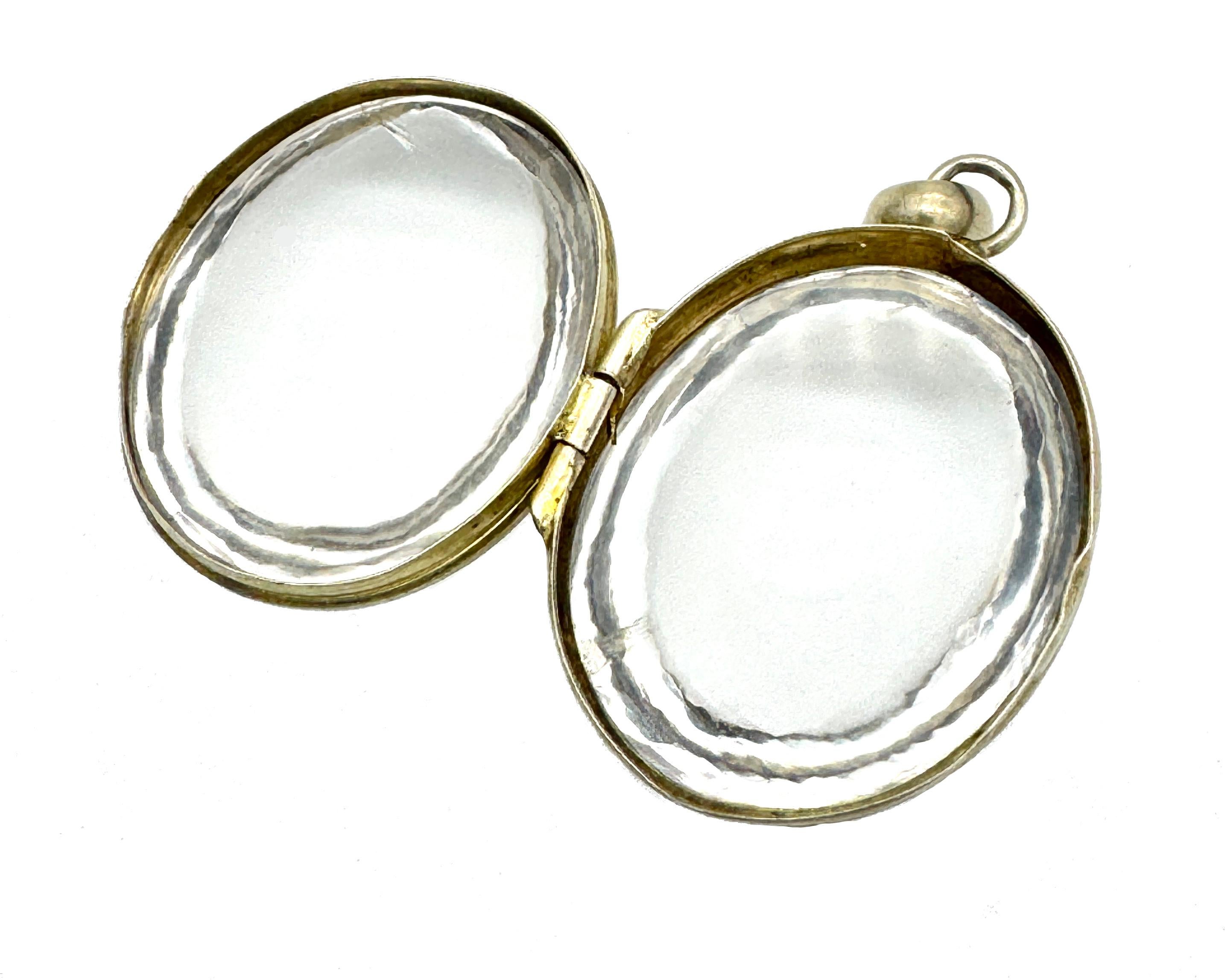 Ciondolo a forma di uovo con cristallo di rocca antico  A. Silver In condizioni buone in vendita a Munich, Bavaria