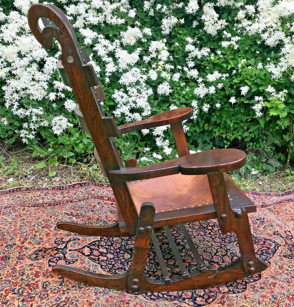 Arts and Crafts Chaise à bascule ancienne style Charles Rohlfs, époque Stickley, W7212 en vente