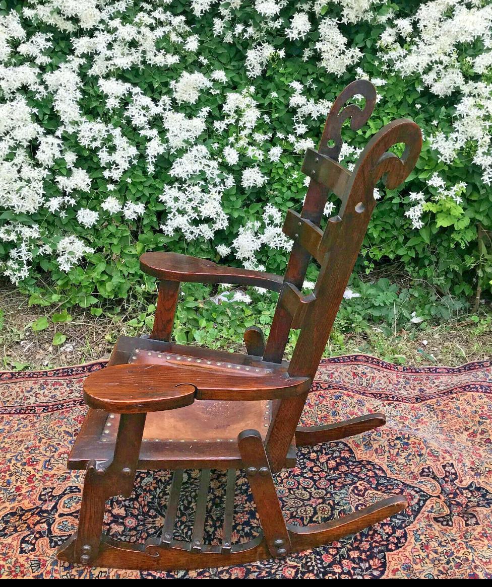 Américain Chaise à bascule ancienne style Charles Rohlfs, époque Stickley, W7212 en vente