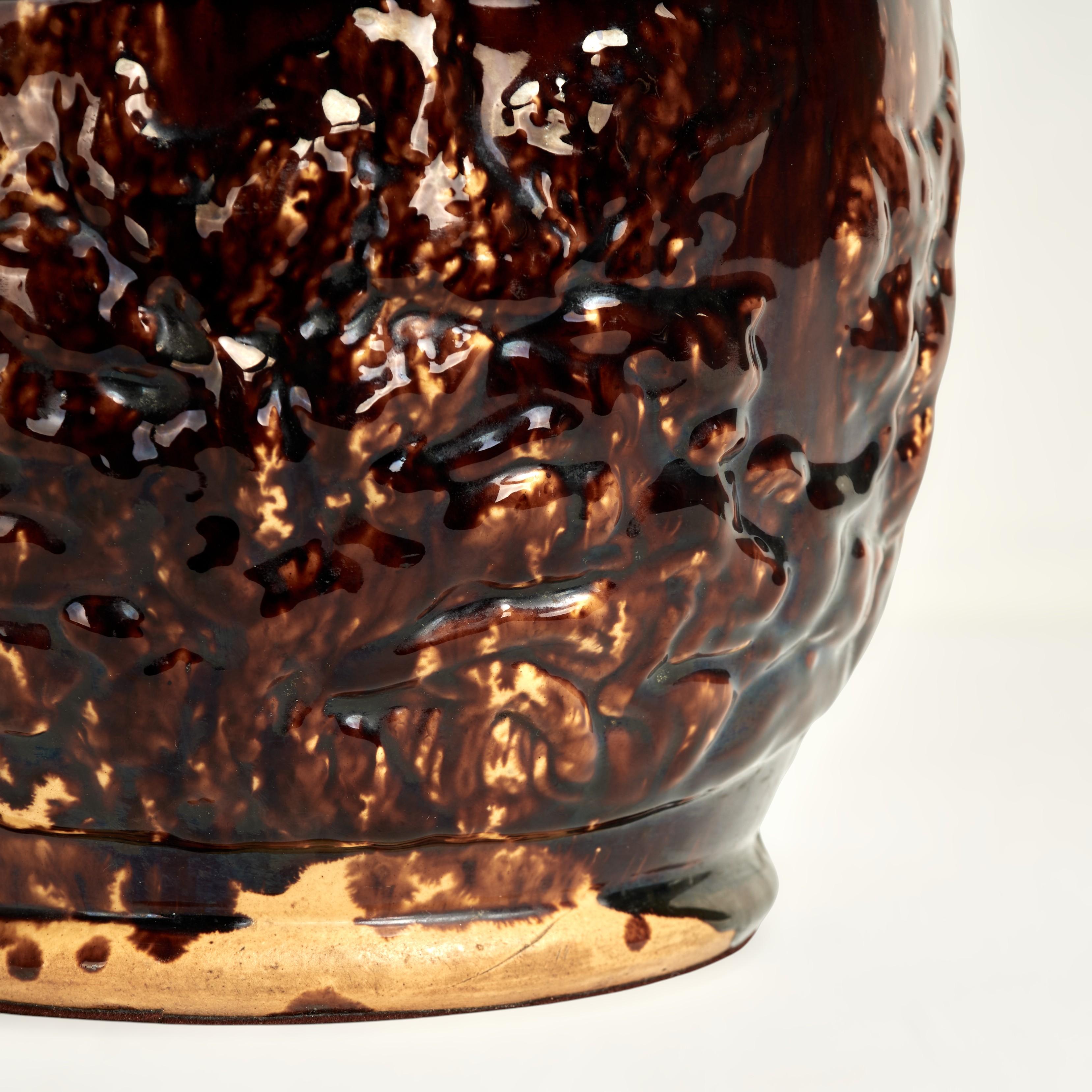 Pichet ancien en poterie de Rockingham avec anse en forme de chien en vente 2