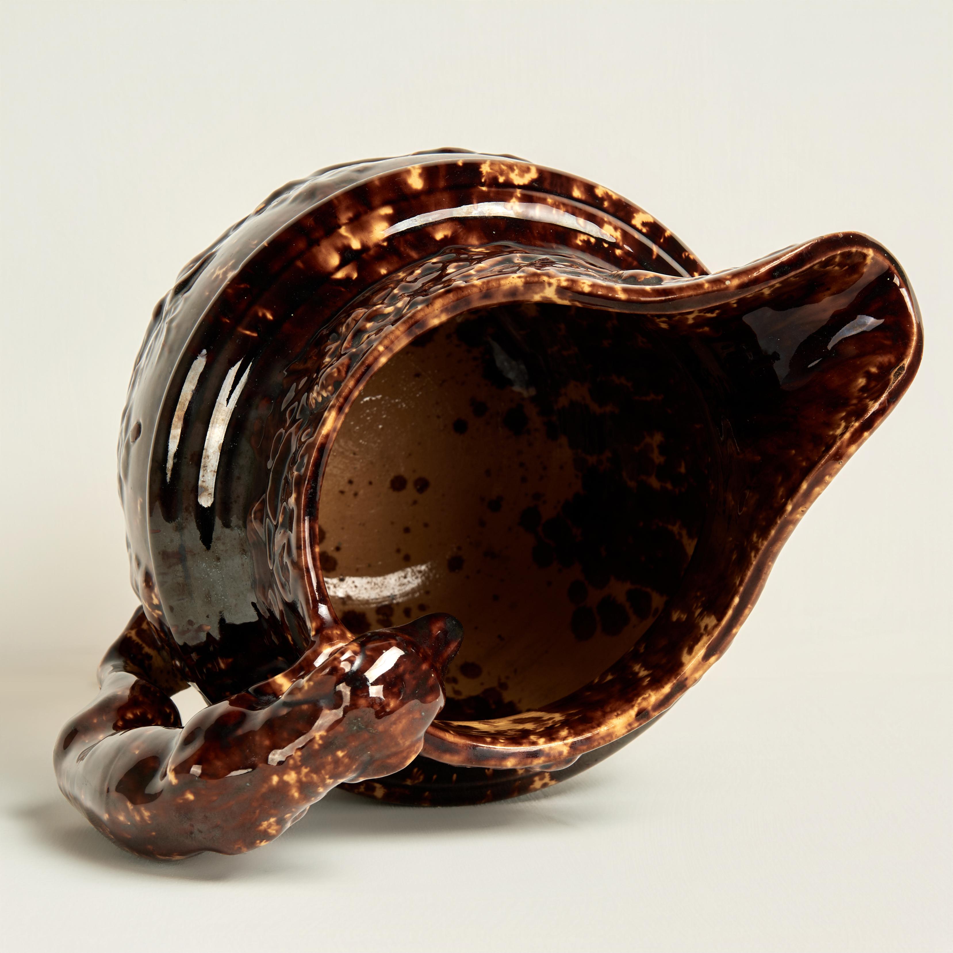 Pichet ancien en poterie de Rockingham avec anse en forme de chien en vente 3