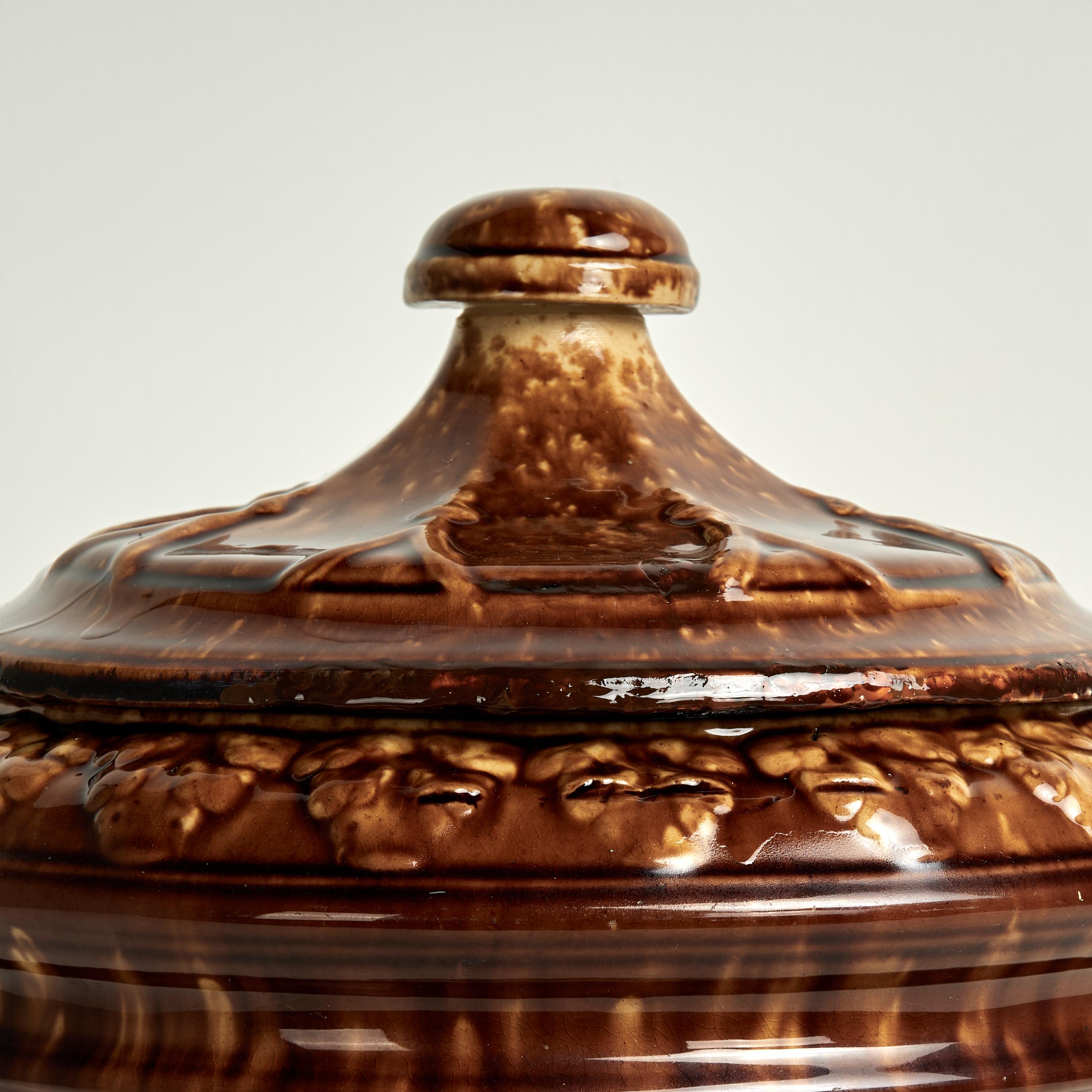 Jarre à tabac ancienne en poterie de Rockingham Bon état - En vente à Palm Beach, FL