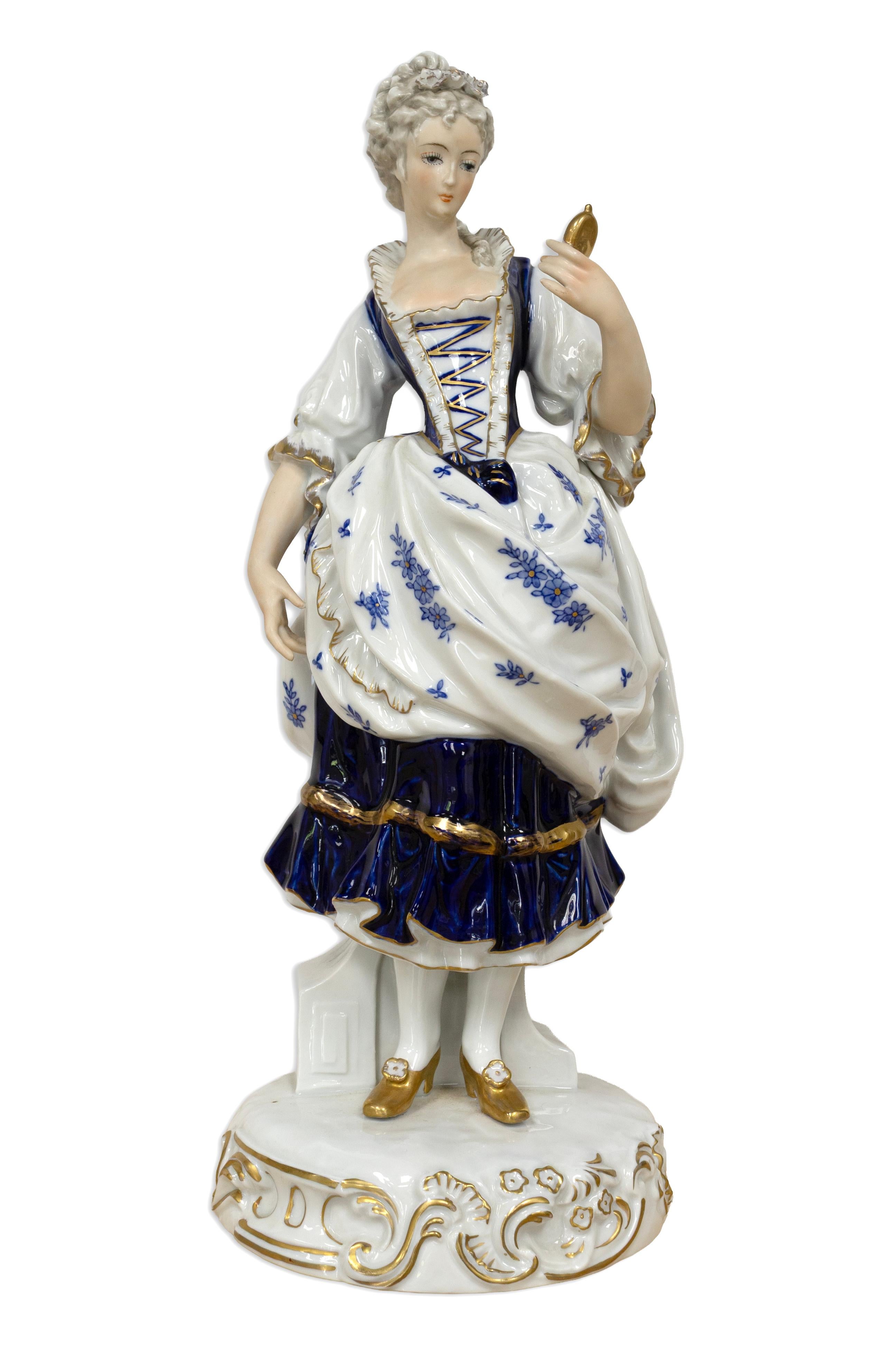 Tedesco Antique Rococo Aristocrats - Pair of Painted Porcelain Figurines, Germany in vendita