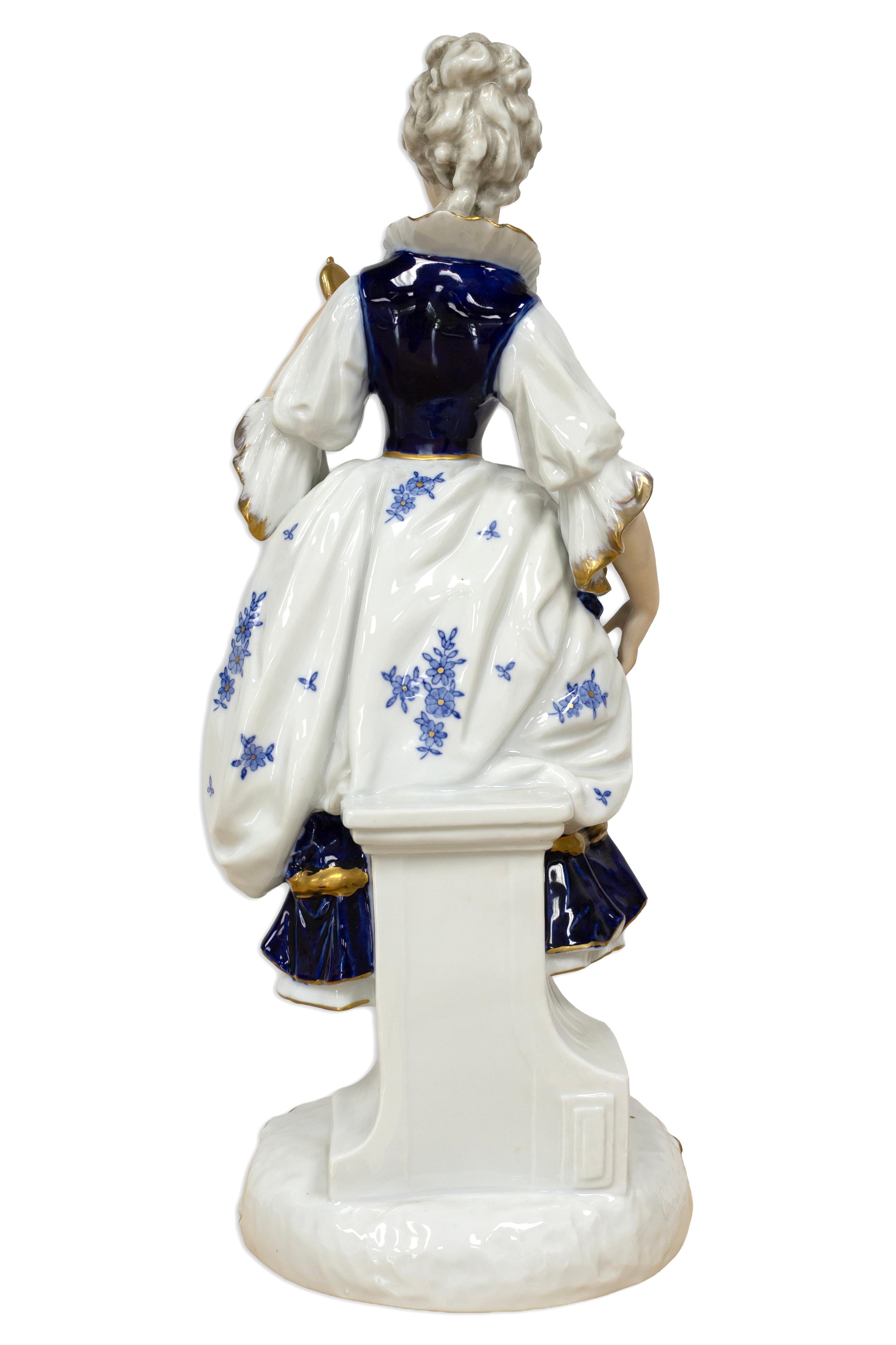 Antique Rococo Aristocrats - Pair of Painted Porcelain Figurines, Germany In condizioni buone in vendita a Keego Harbor, MI