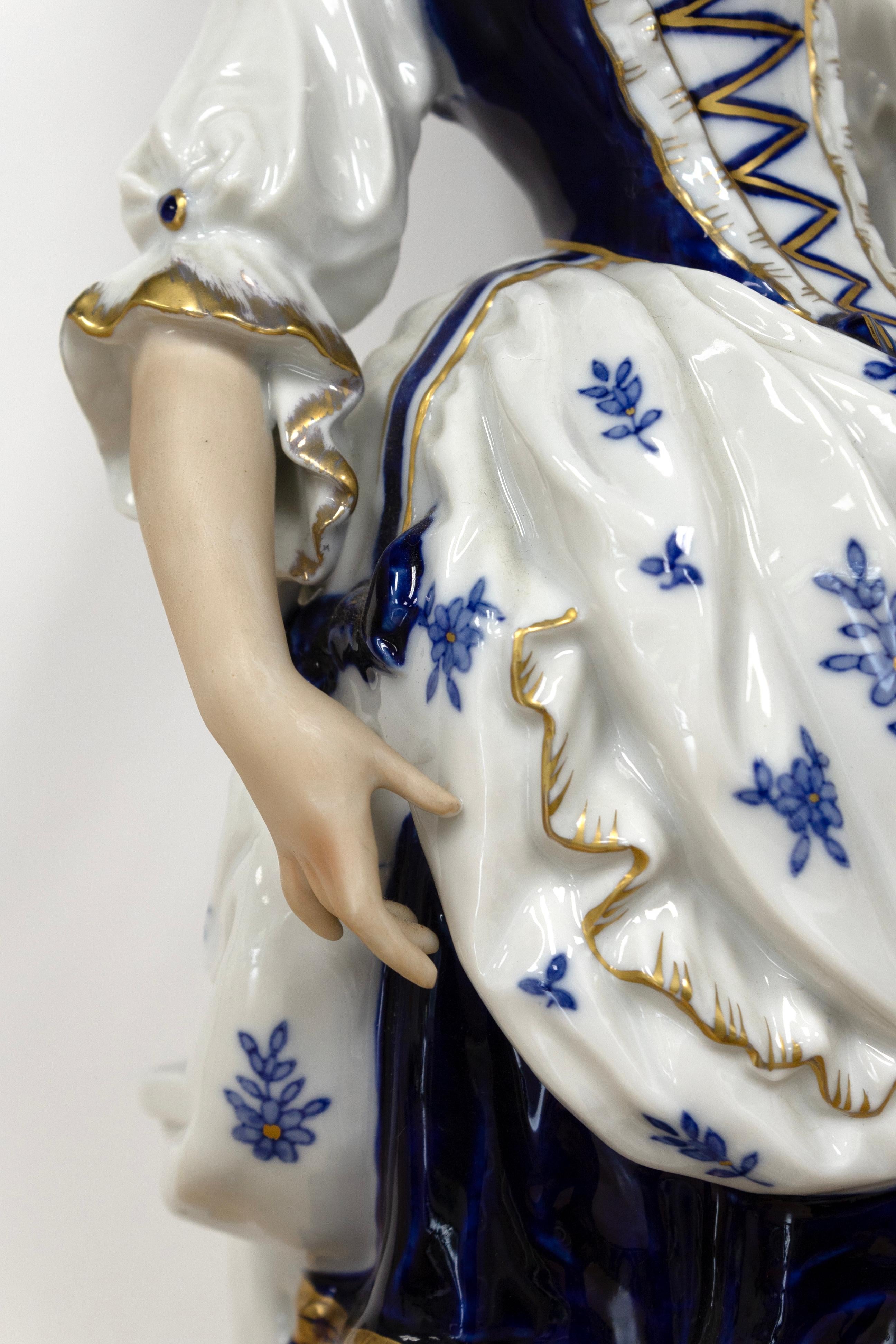 Antique Rococo Aristocrats - Pair of Painted Porcelain Figurines, Germany in vendita 1