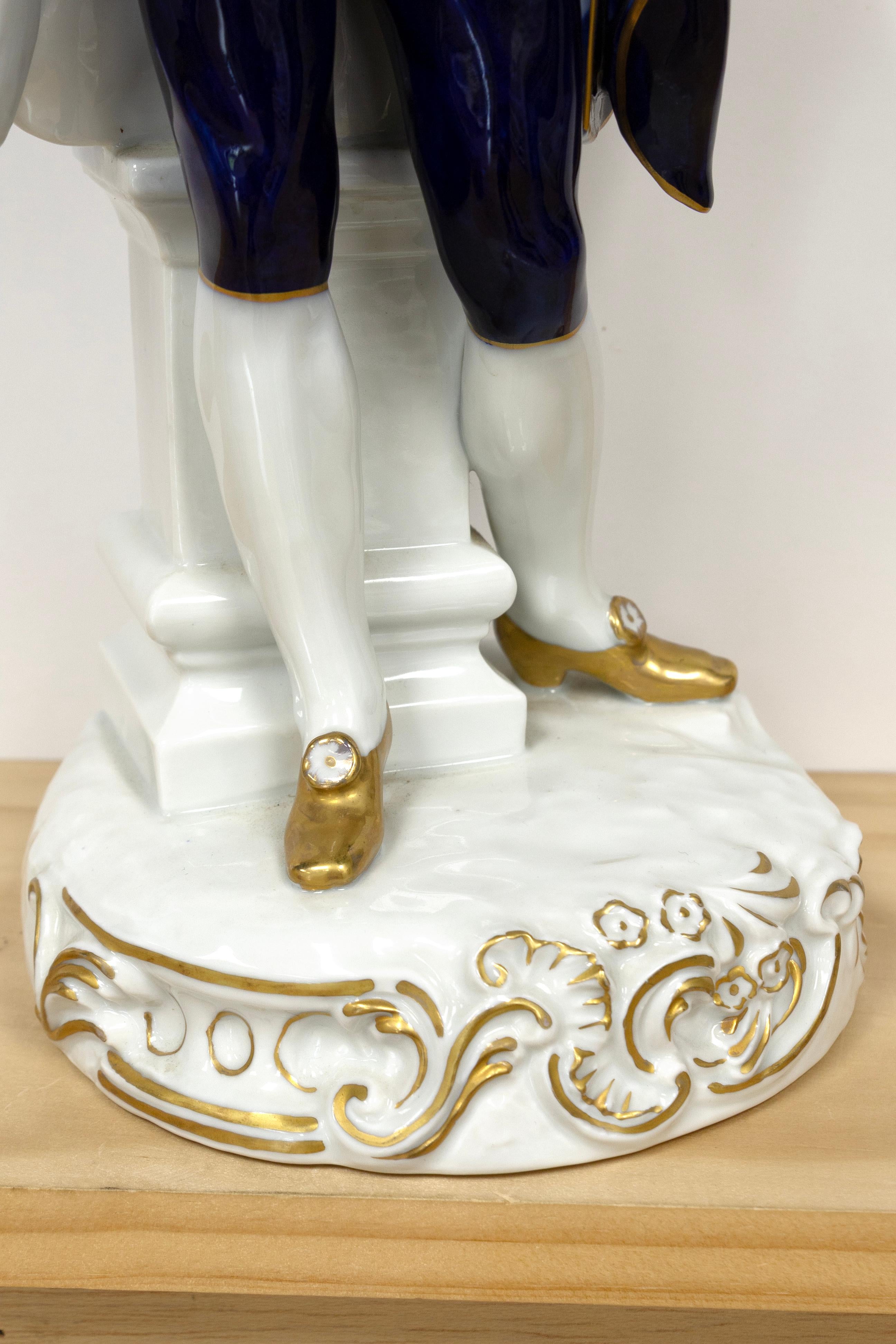 Antique Rococo Aristocrats - Pair of Painted Porcelain Figurines, Germany in vendita 2