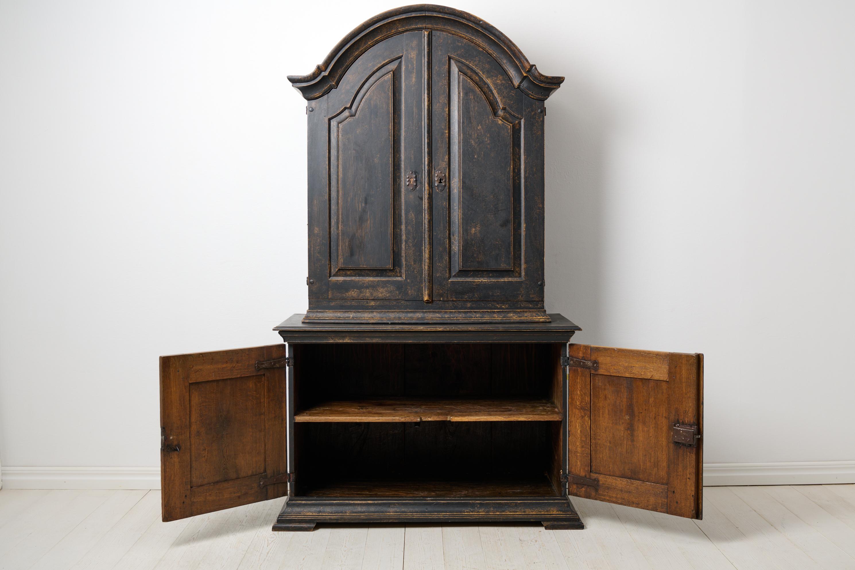 Antique Rococo Black Oak Cabinet, Large Swedish Solid 18th Century Cabinet In Good Condition For Sale In Kramfors, SE