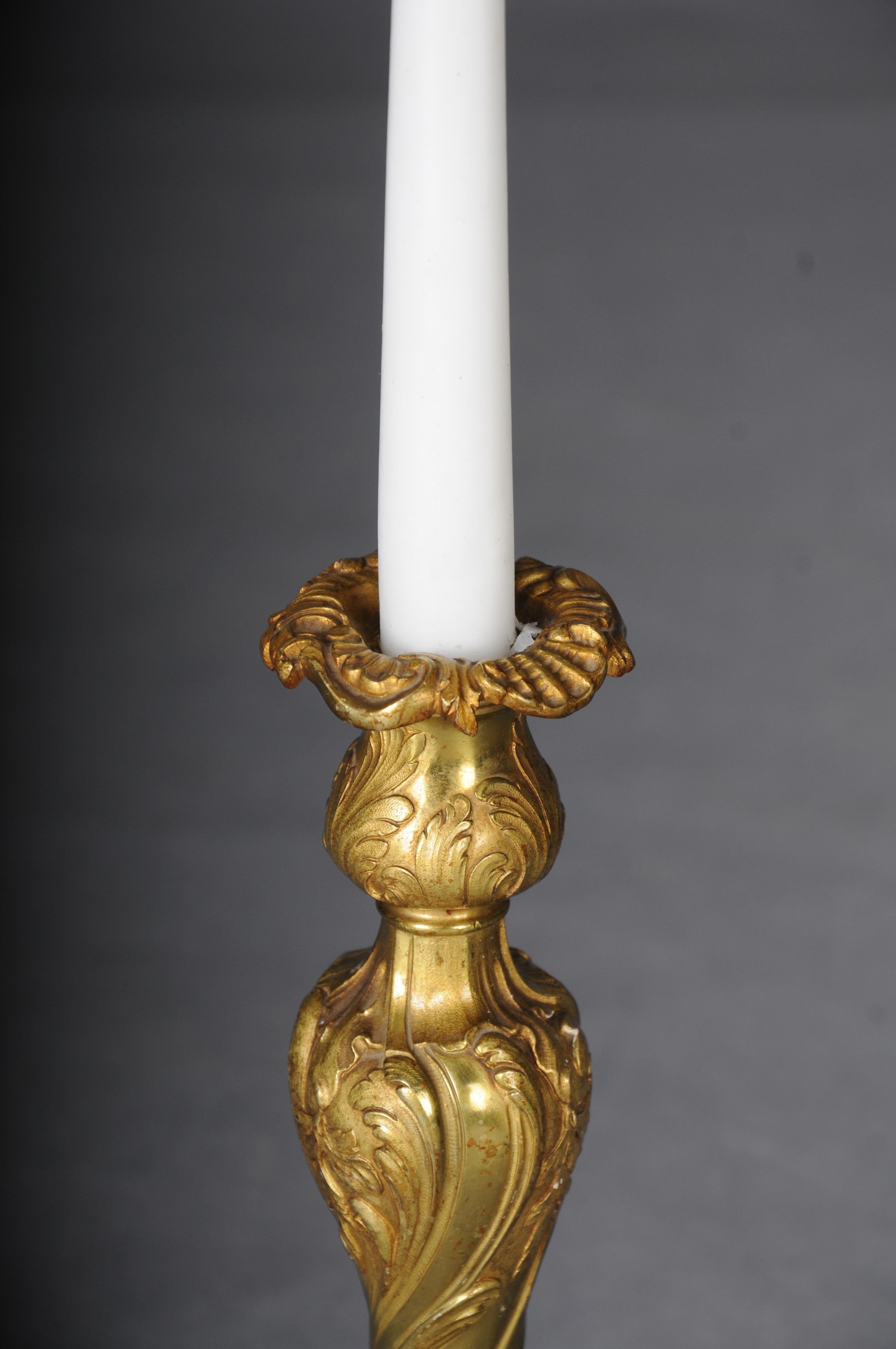 Antiker Rokoko-Kerzenhalter aus feuervergoldeter Bronze, Barock (20. Jahrhundert) im Angebot