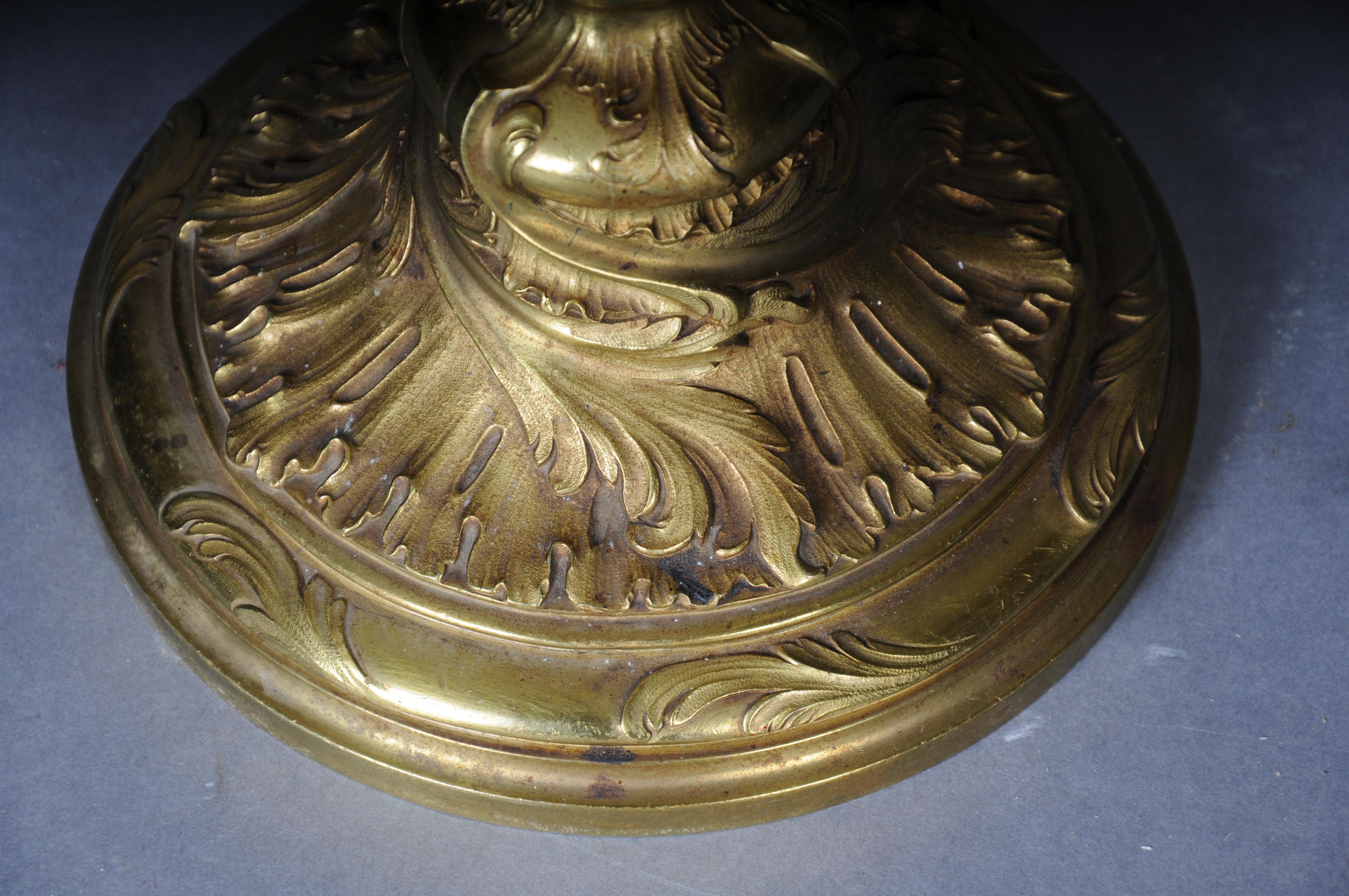 Antiker Rokoko-Kerzenhalter aus feuervergoldeter Bronze, Barock im Angebot 3