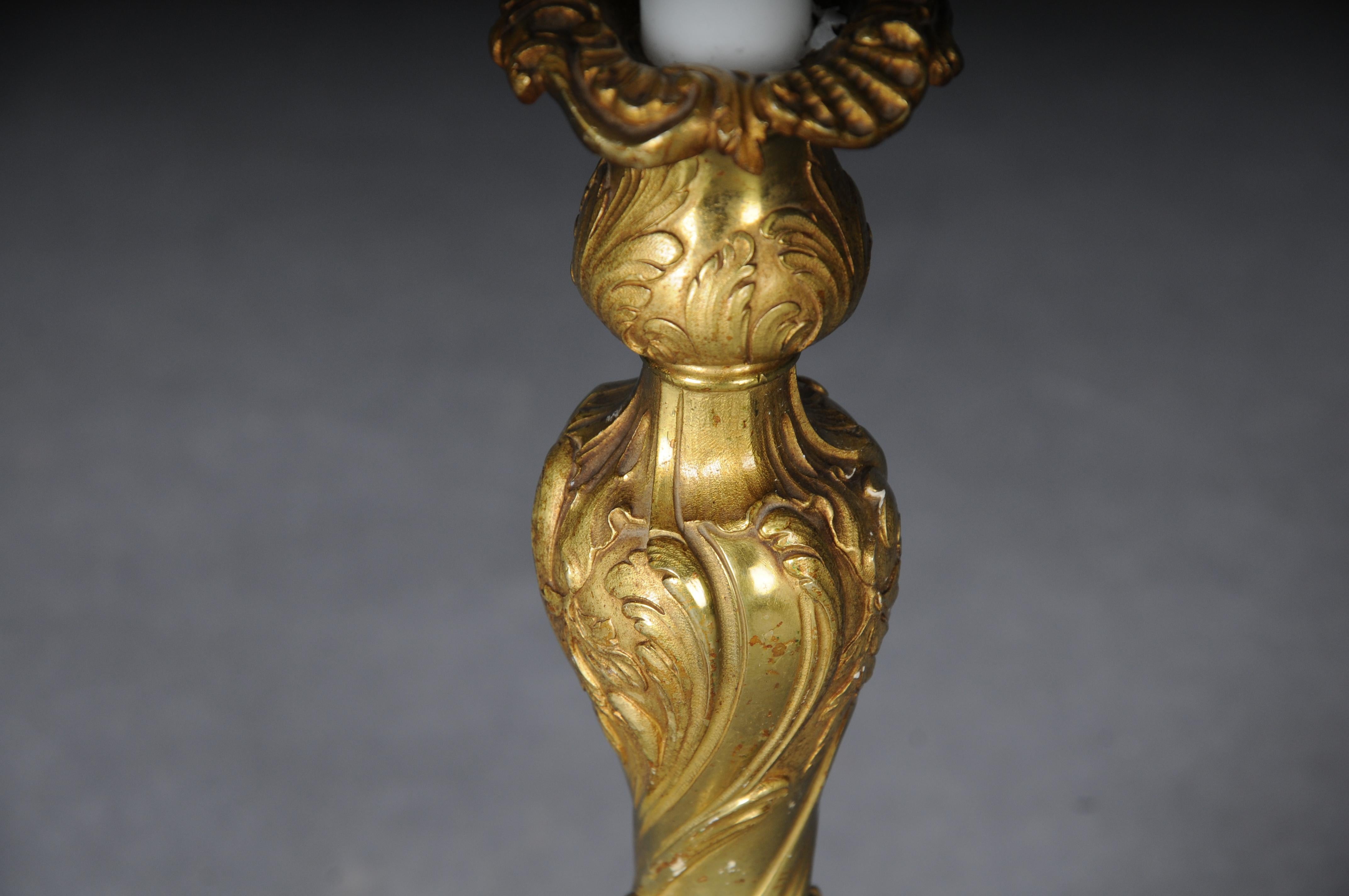 Antiker Rokoko-Kerzenhalter aus feuervergoldeter Bronze, Barock im Angebot 4
