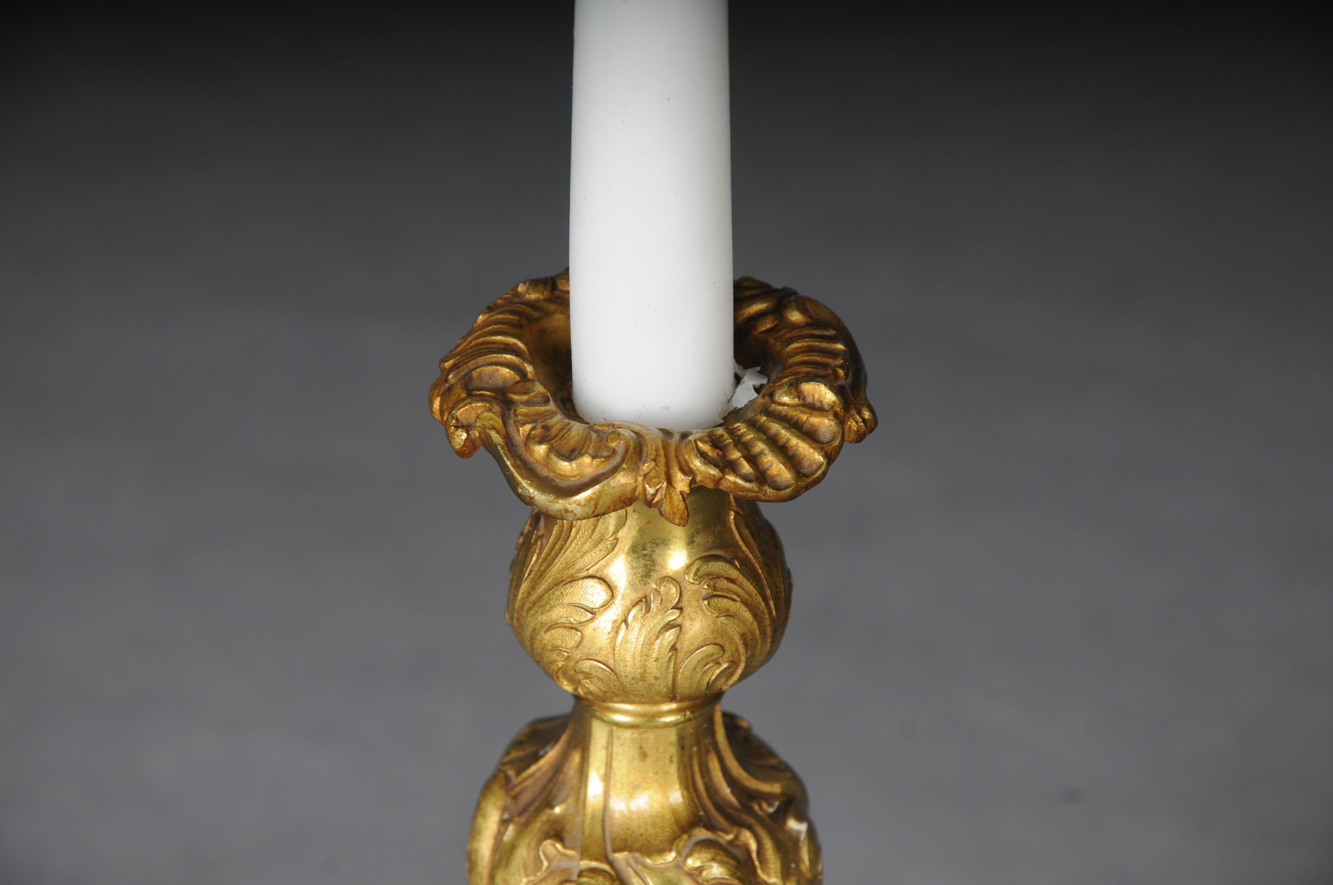 Antiker Rokoko-Kerzenhalter aus feuervergoldeter Bronze, Barock im Angebot 5