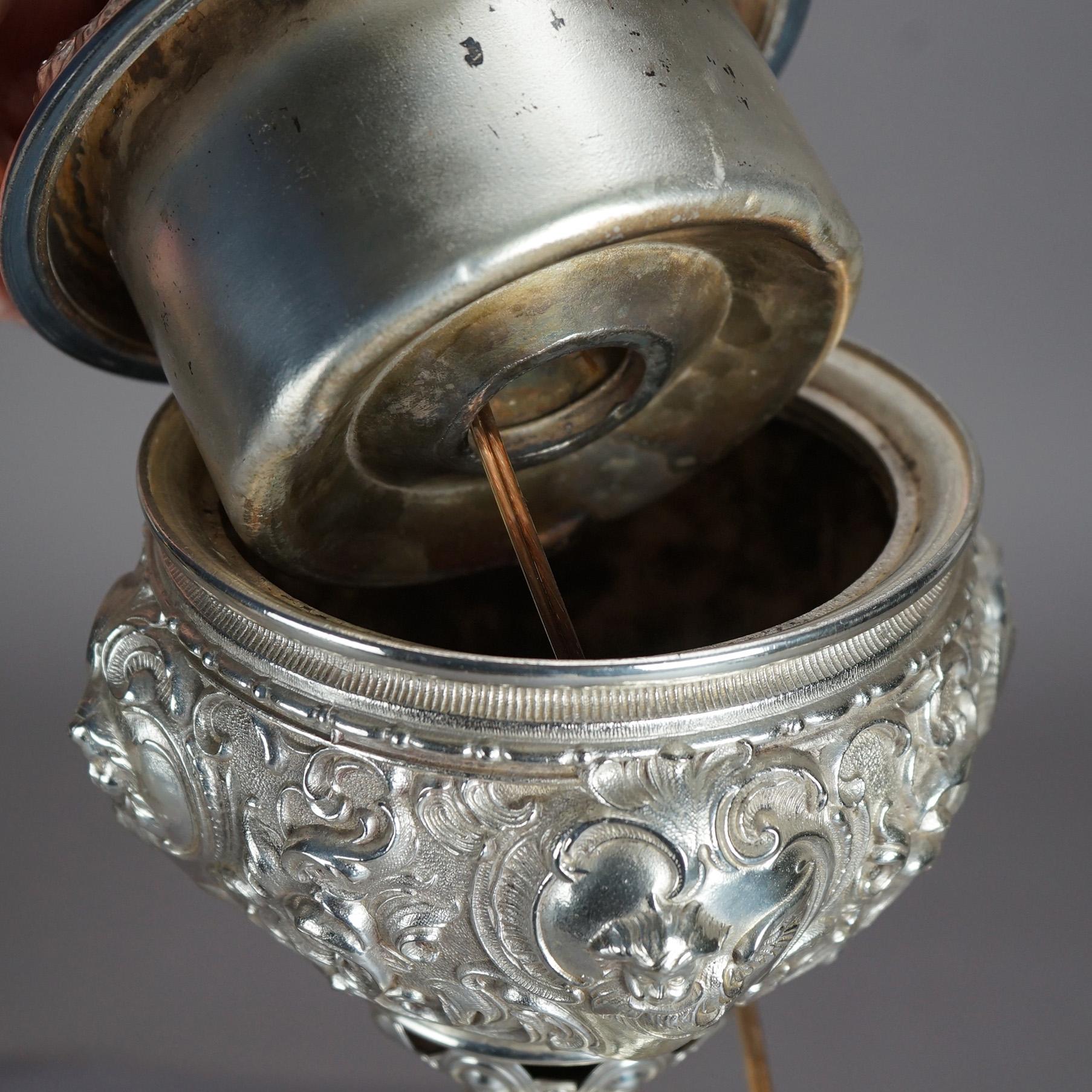 Ancienne lampe de salon rococo figurative en métal argenté avec chérubins ailés, vers 1890 en vente 9