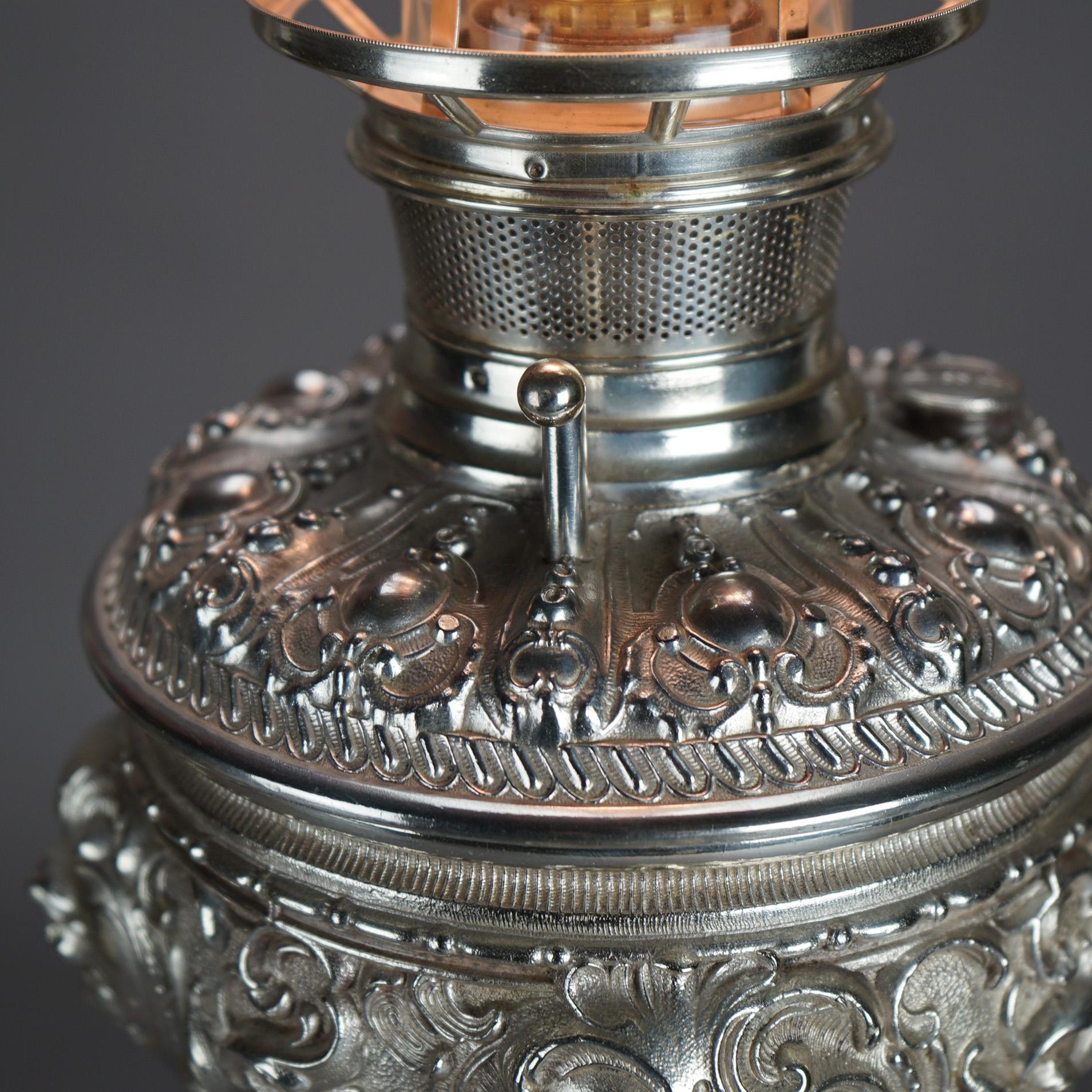 Ancienne lampe de salon rococo figurative en métal argenté avec chérubins ailés, vers 1890 en vente 13