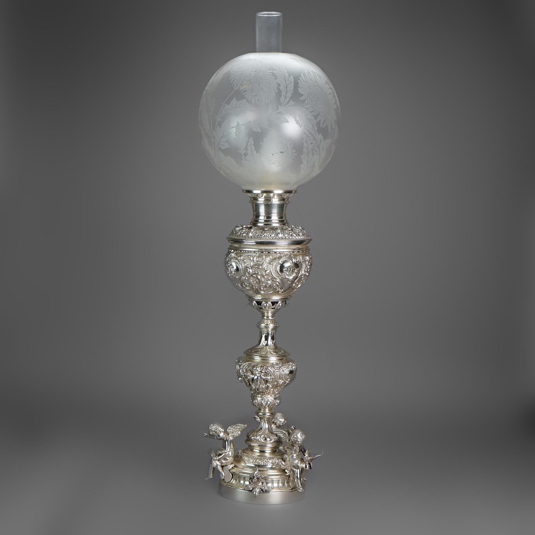Américain Ancienne lampe de salon rococo figurative en métal argenté avec chérubins ailés, vers 1890 en vente