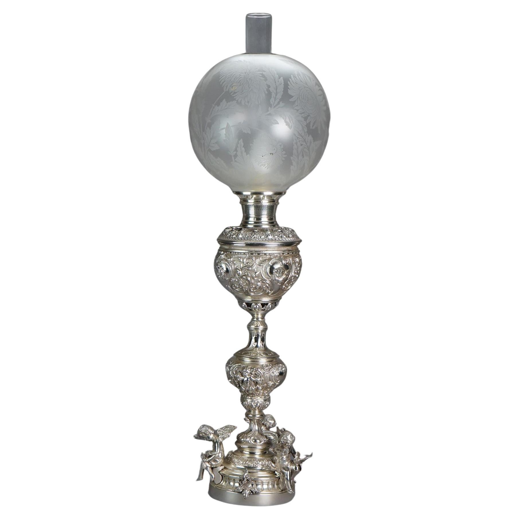 Ancienne lampe de salon rococo figurative en métal argenté avec chérubins ailés, vers 1890