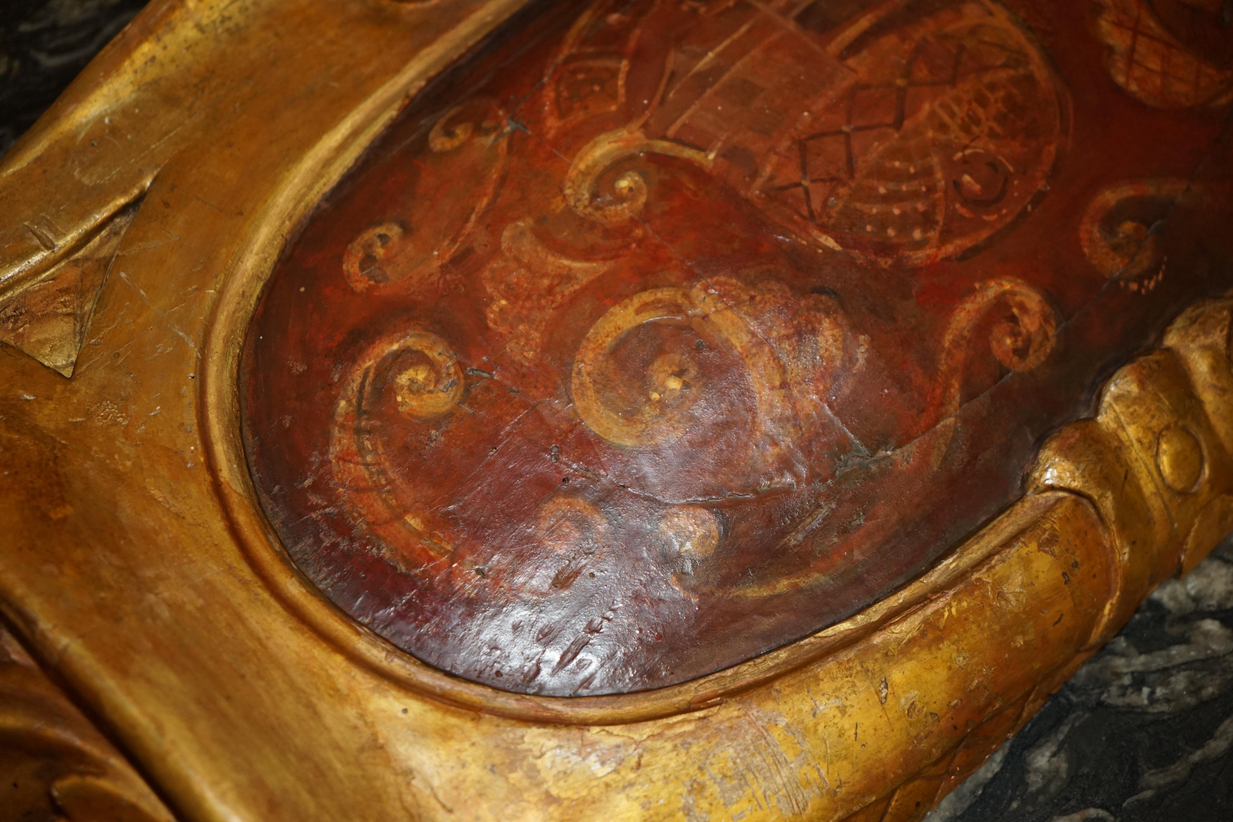 ANTIQUE ROCOCO FLORENTINE ACANTHUS LEAF PANEL WiTH HAND PAINTED ARMORIAL CREST In Good Condition For Sale In West Sussex, Pulborough