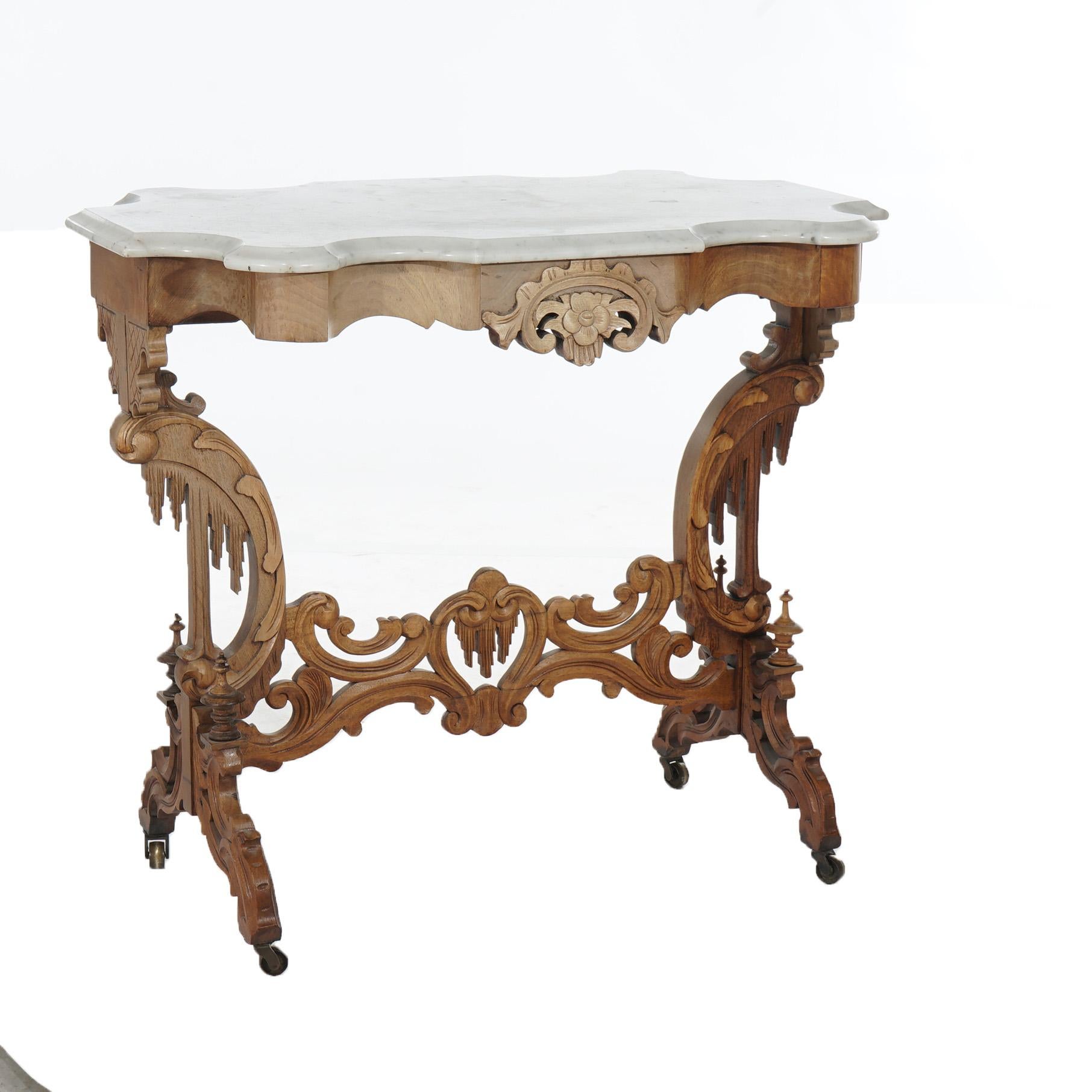 Antiker Rokoko-Gothic-Parlor-Tisch aus geschnitztem Nussbaumholz mit Marmorplatte, um 1880 (19. Jahrhundert) im Angebot