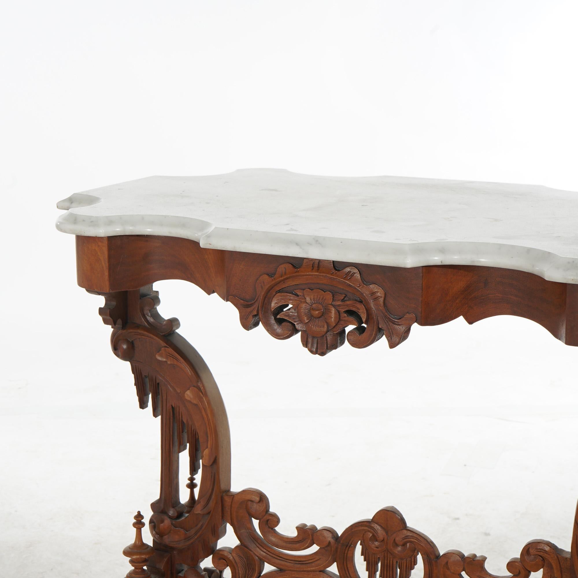 Antiker Rokoko-Gothic-Parlor-Tisch aus geschnitztem Nussbaumholz mit Marmorplatte, um 1880 im Angebot 3
