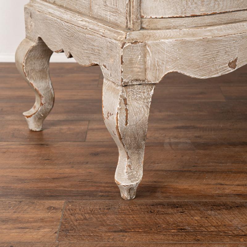 Antico cassettone rococò in Oak dipinto di grigio 2